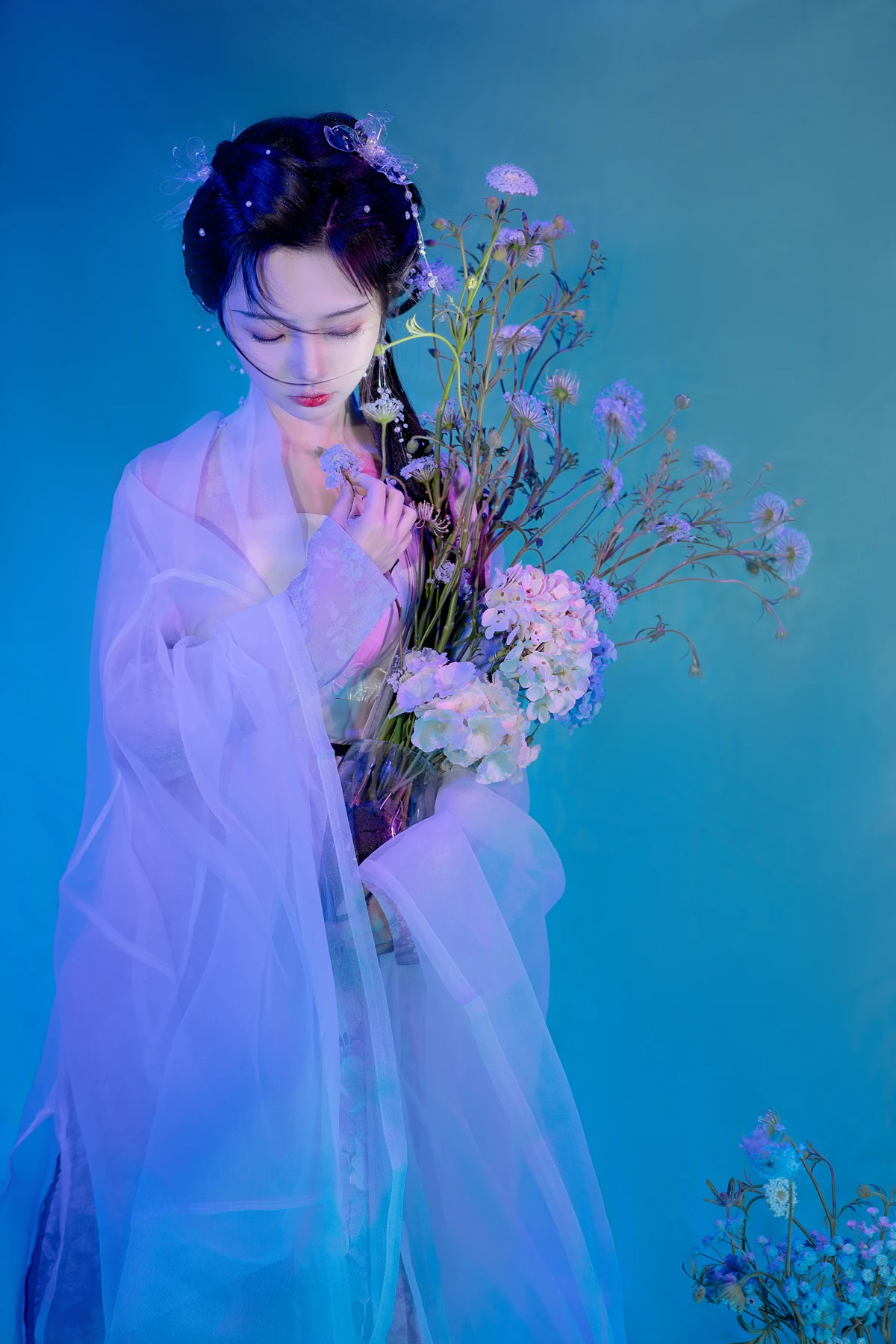 [艺图语] 2023.01.10 Vol.2885 – 她是那一抹蓝 怀里猫ovo#[23P]-9