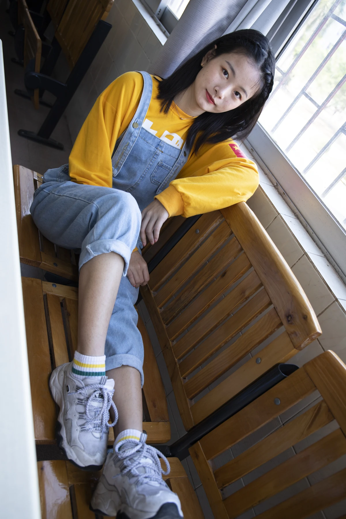 [爱美足] NO.019 刁钻的角度 四川妹子琳琳教室秀美脚 南国足艺#[121P]-1