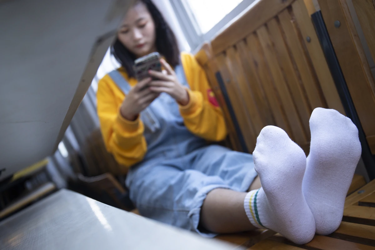 [爱美足] NO.019 刁钻的角度 四川妹子琳琳教室秀美脚 南国足艺#[121P]-3
