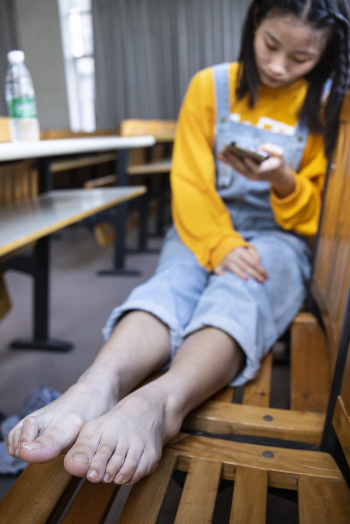 [爱美足] NO.019 刁钻的角度 四川妹子琳琳教室秀美脚 南国足艺#[121P]-5