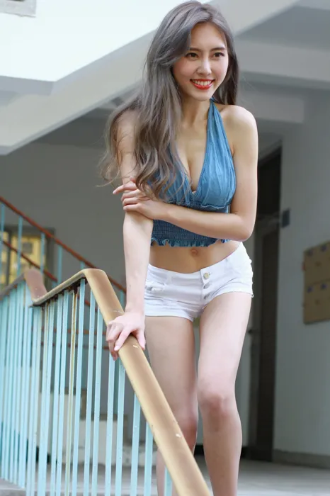 [爱美足] NO.051 Queenie 超短褲 高跟美腿外拍 街拍#[41P]-9