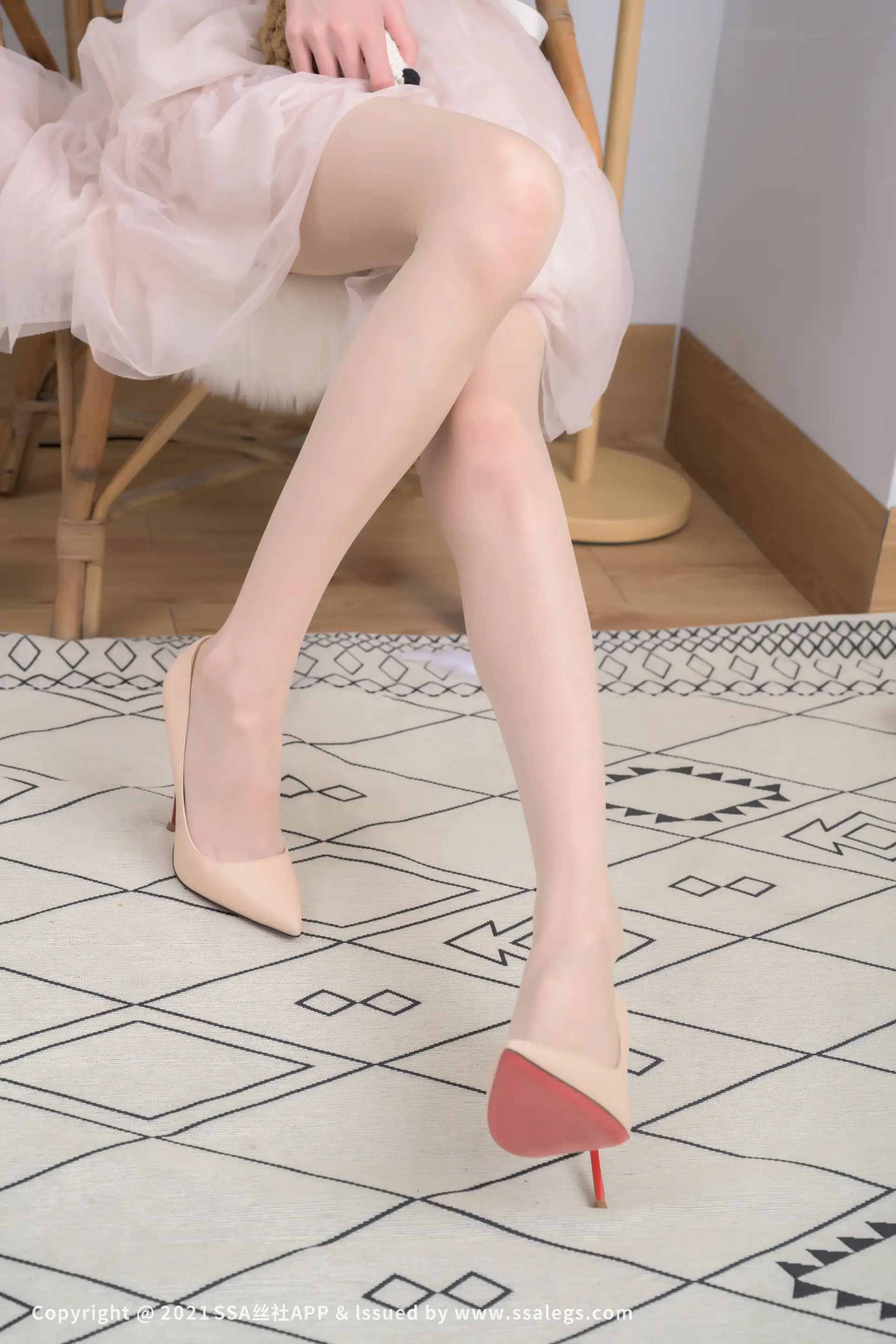 [爱美足] NO.764 模特团团的肉色油亮开裆丝袜(上) 丝社#[124P]-1
