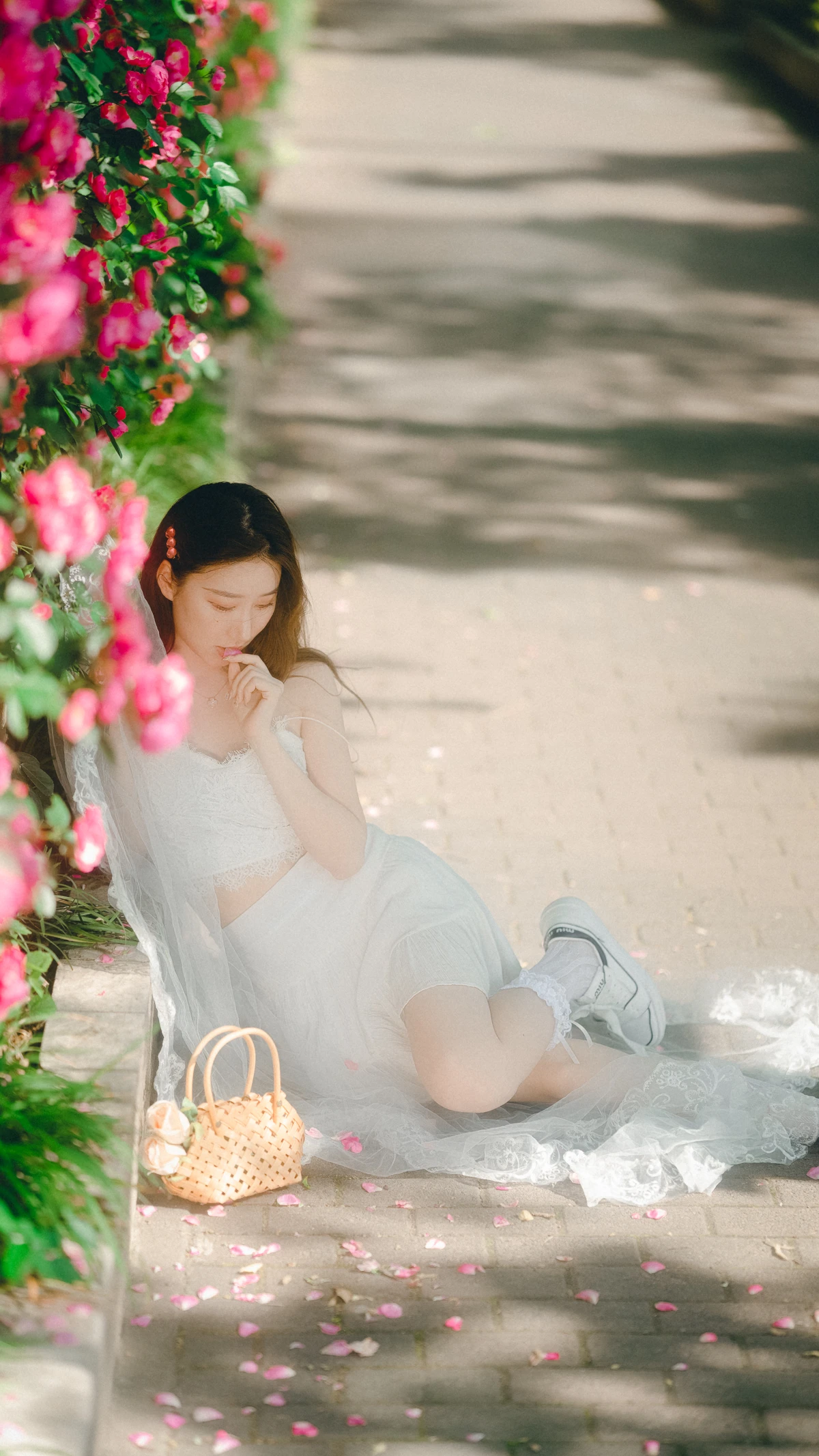 [艺图语] 2023.05.20 Vol.3048 – 蔷薇花下 桃子#[48P]-1