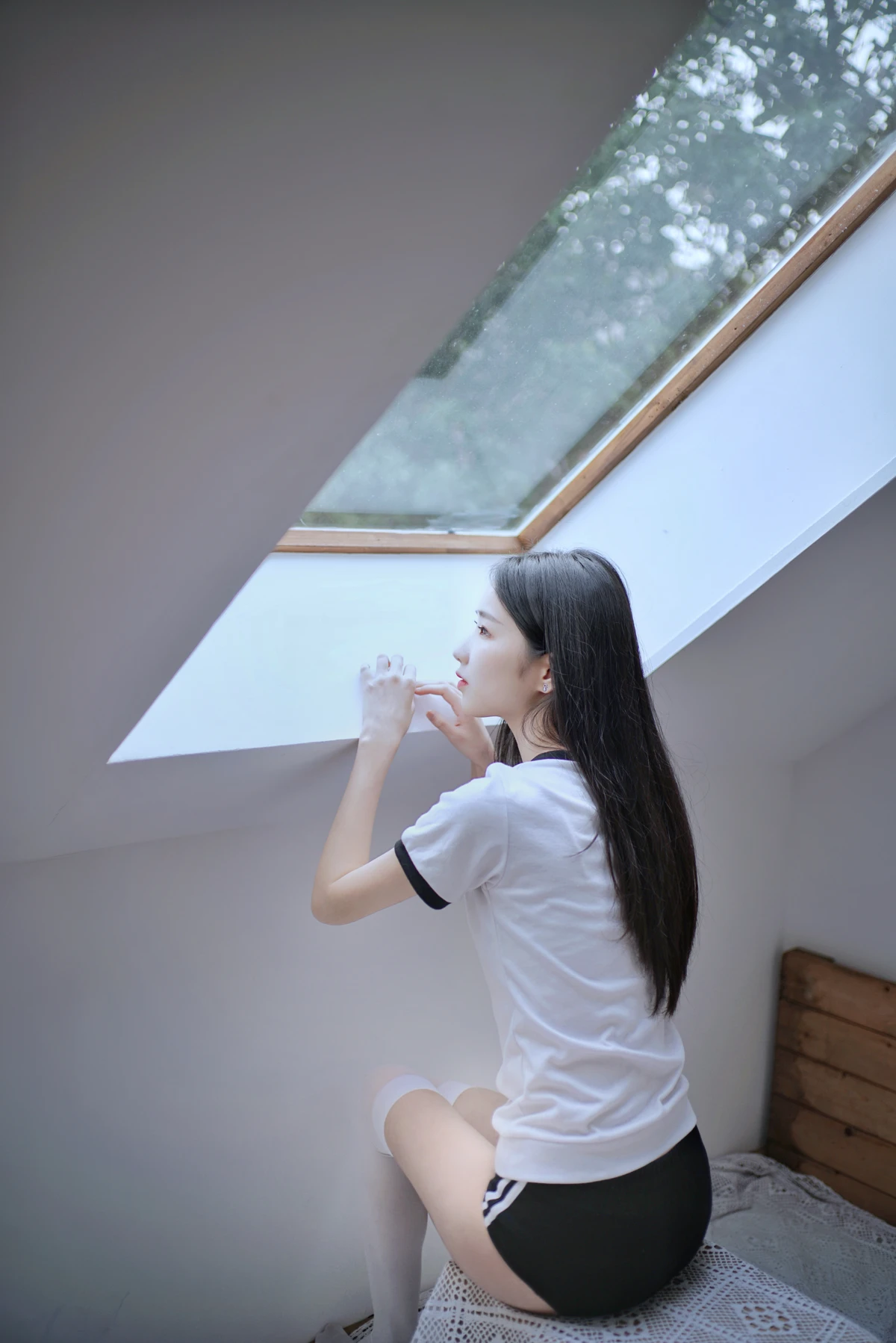 [艺图语] 2022.12.29 Vol.2785 – 阁楼里的素白 小静#[26P]-3