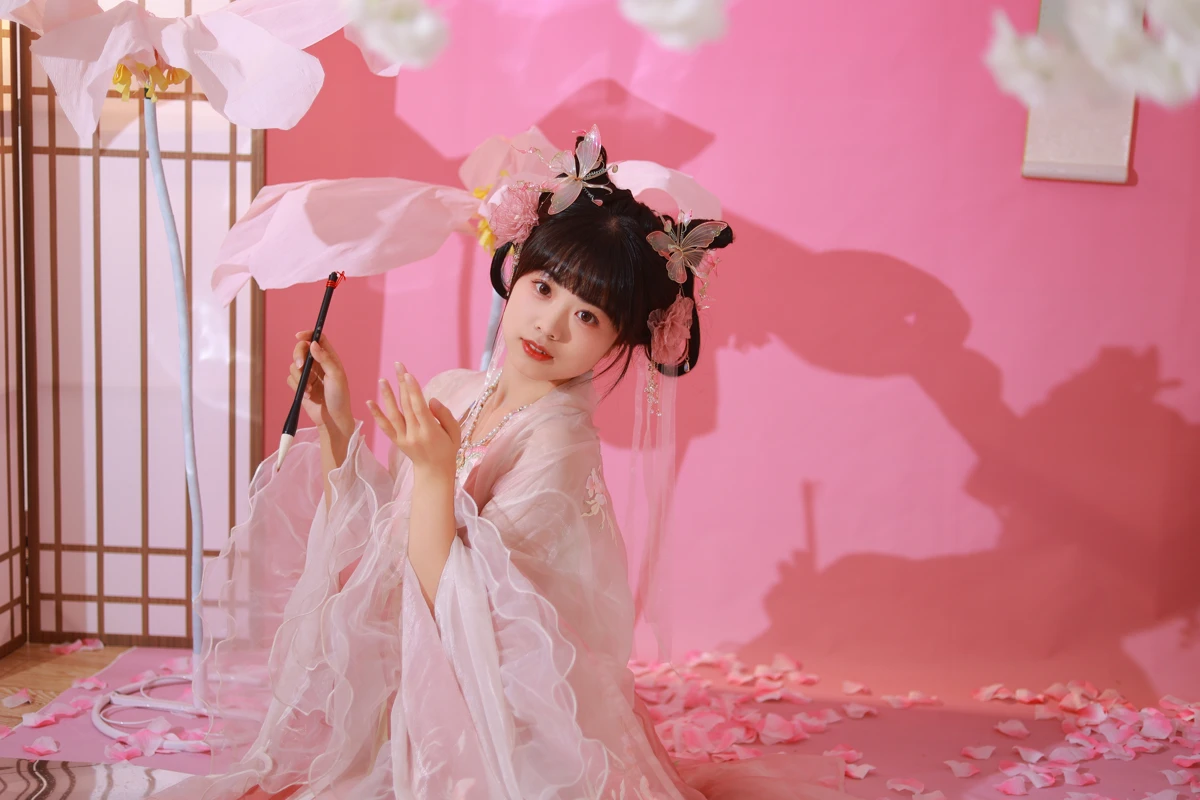 [艺图语] 2023.05.20 Vol.3052 – 小花仙 一只暖暖#[34P]-1