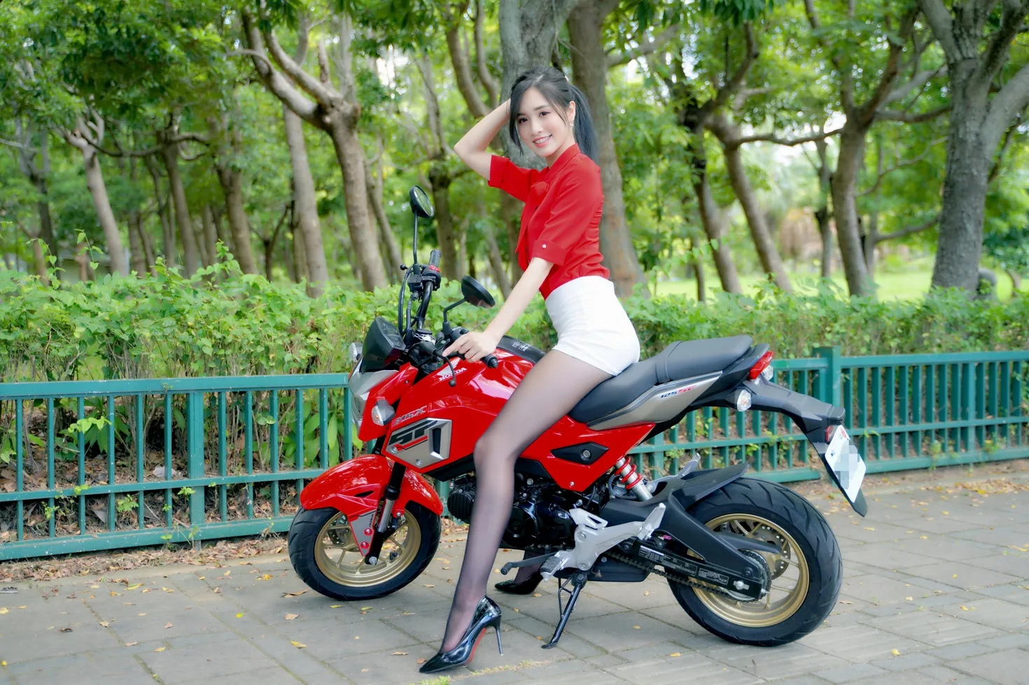 [爱美足] NO.143 张筠 短裙黑丝高跟美腿 街拍#[23P]-8
