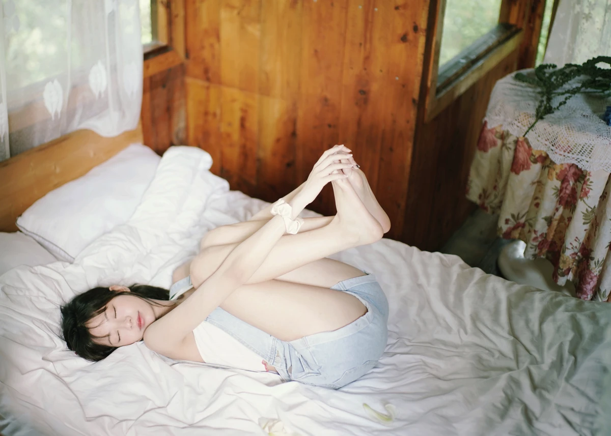 [艺图语] 2023.02.05 Vol.2977 小木屋里的青春 歪歪#[22P]-3