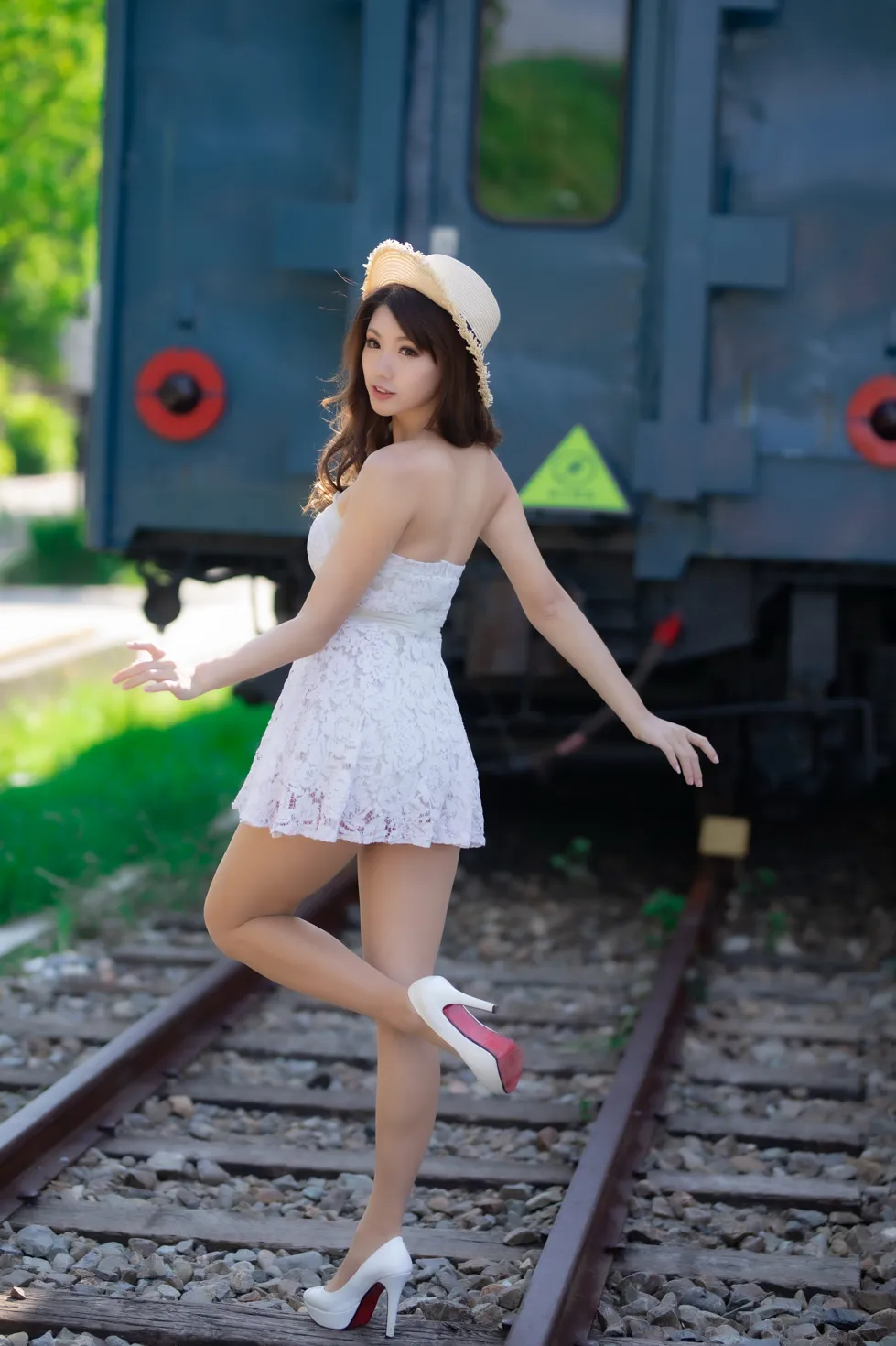 [爱美足] NO.183 张伦甄 露肩连衣裙丝袜高跟美腿 街拍#[36P]-7