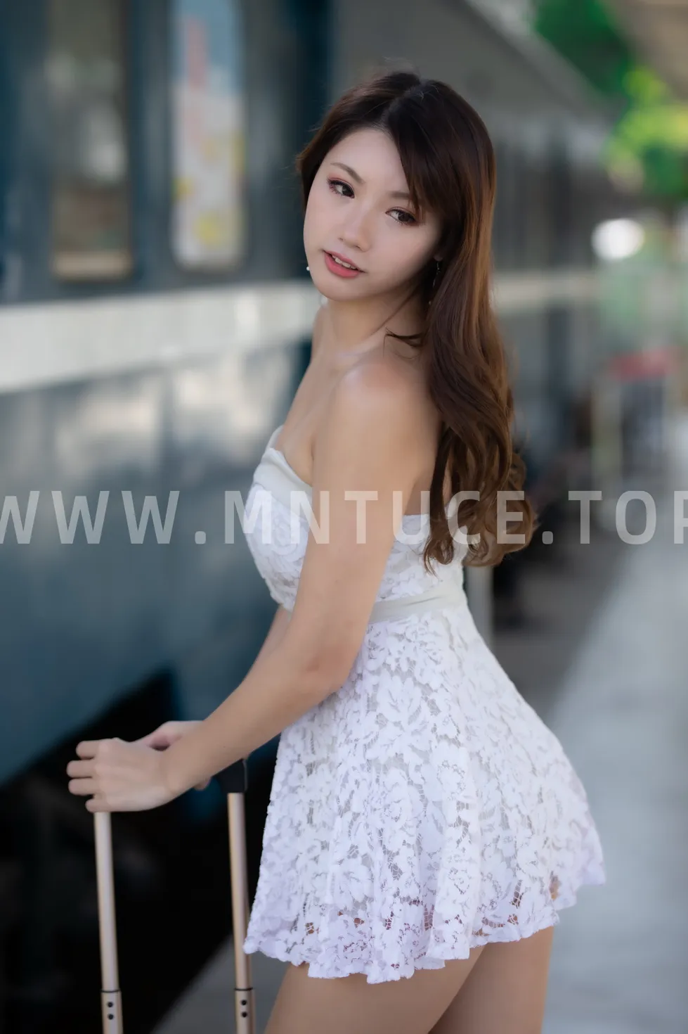[爱美足] NO.183 张伦甄 露肩连衣裙丝袜高跟美腿 街拍#[36P]-5