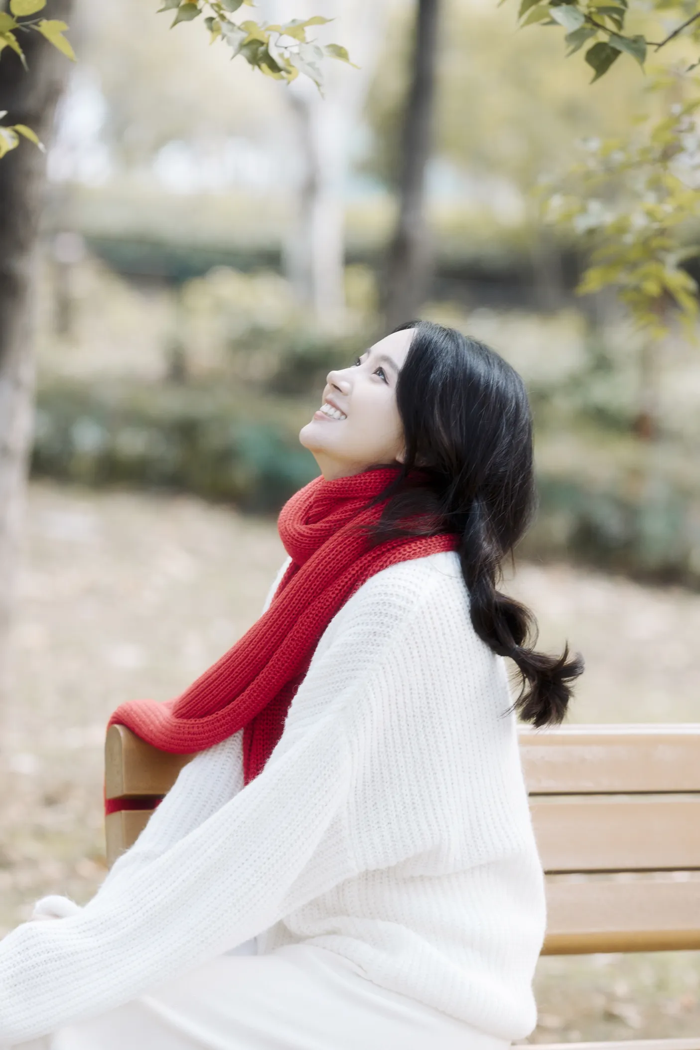 [艺图语] 2022.12.05 Vol.2604 – 红色暖冬 幽灵胡子#[46P]-3