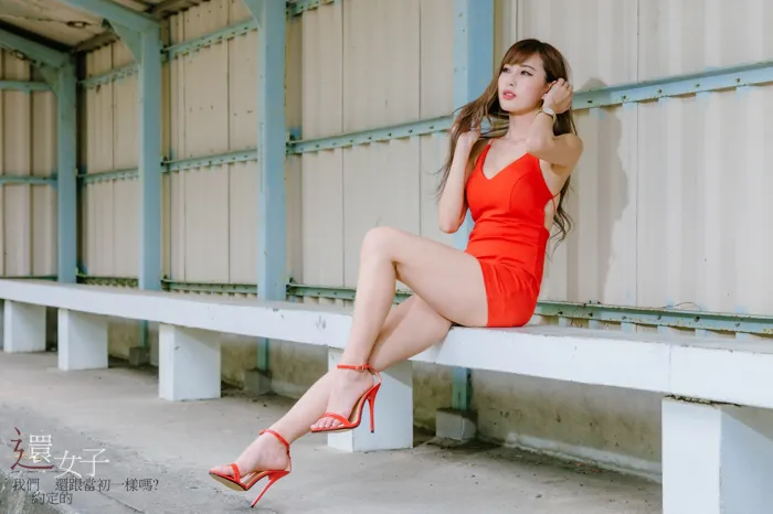 [爱美足] NO.047 艾比 紅連衣短裙 高跟美腿外拍 街拍#[106P]-1