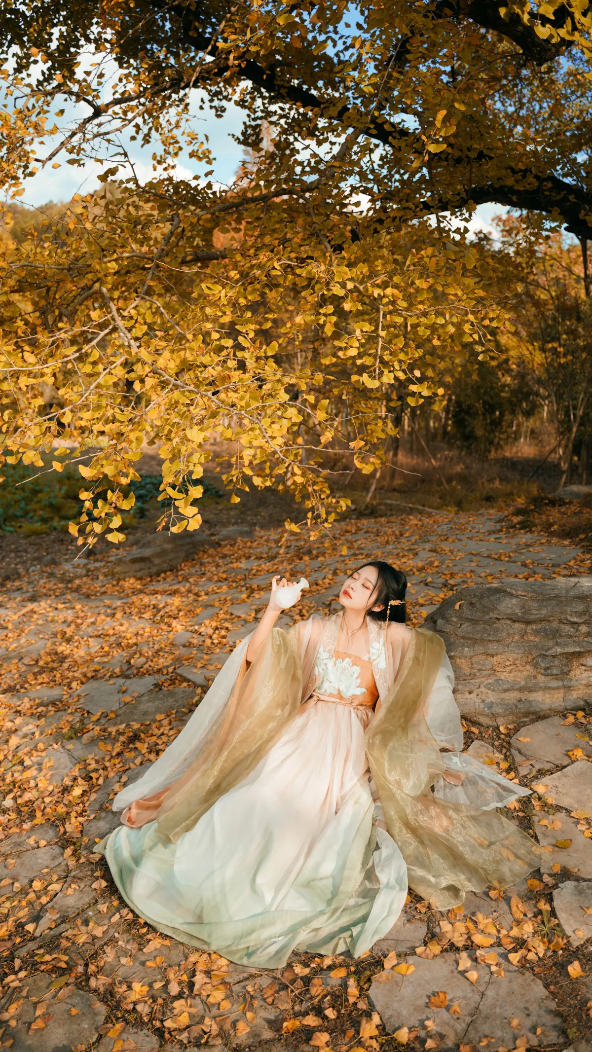[艺图语] 2022.12.12 Vol.2664 – 银杏树下 旺旺小小舒#[39P]-10