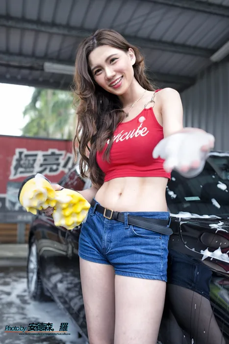 [爱美足] NO.111 蔡译心 洗车趴 高跟美腿外拍 街拍#[44P]-1