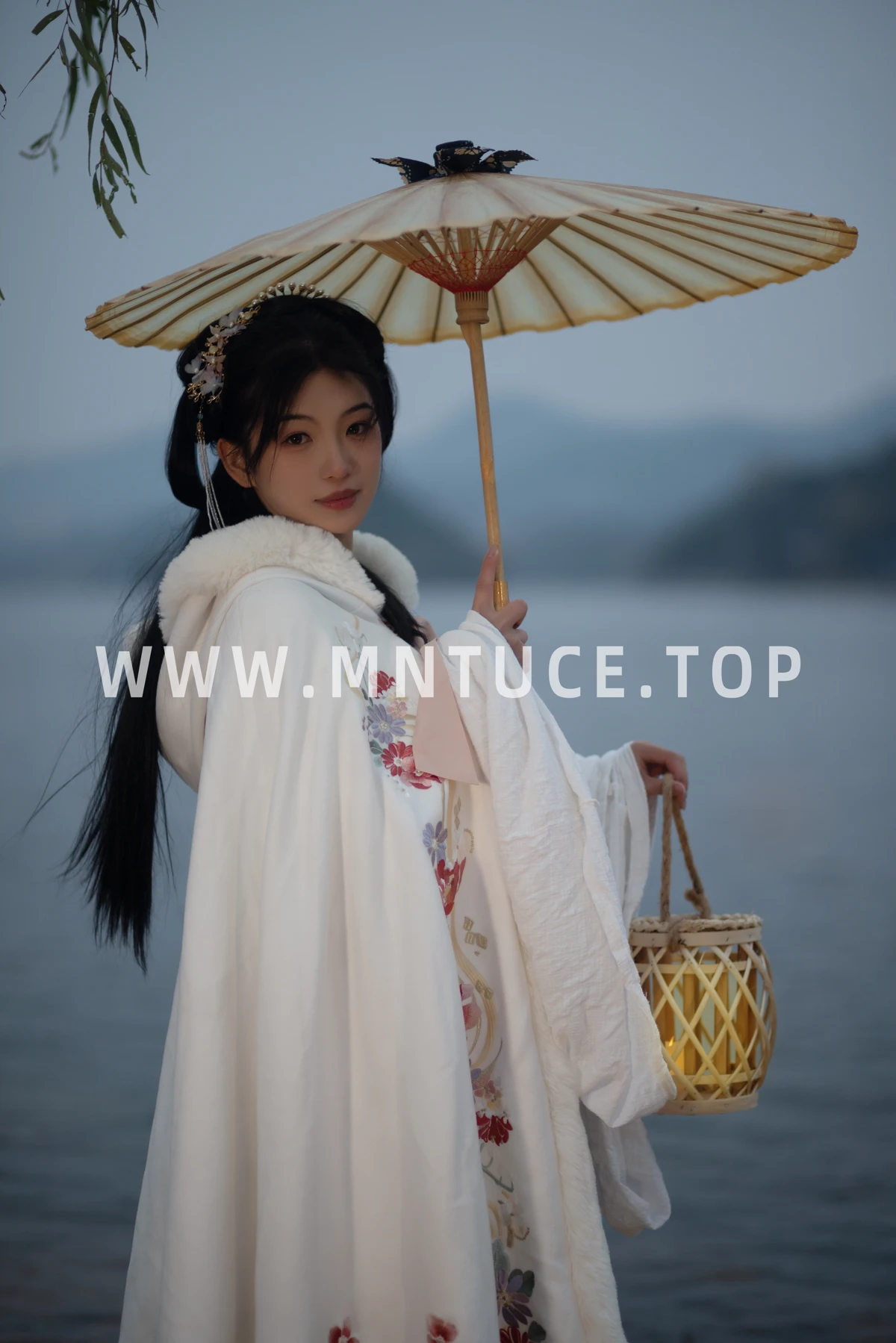 [艺图语] 2023.01.15 Vol.2919 寒衣 一口蛋糕#[27P]-1