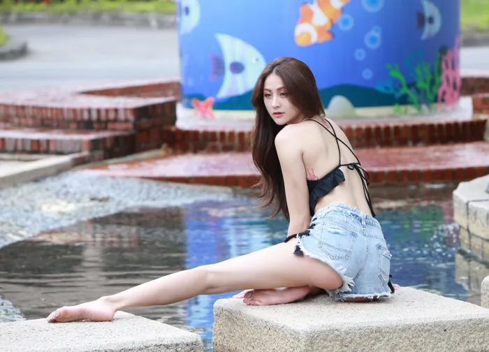 [爱美足] NO.087 Lola 露肚牛仔短褲 高跟美腿外拍 街拍#[106P]-1