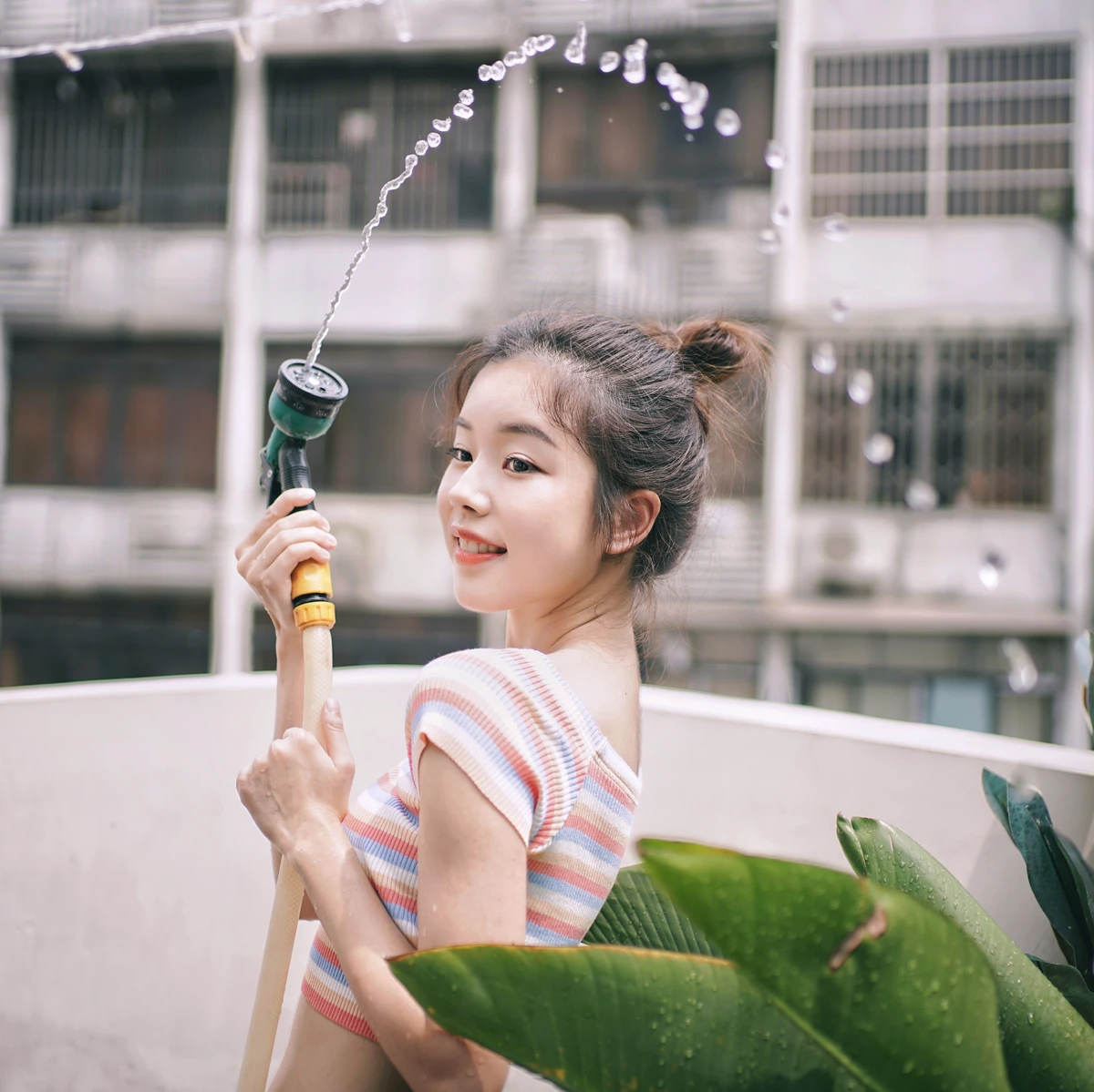[艺图语] 2023.01.05 Vol.2843 – 天台的水枪少女 圈圈#[25P]-7