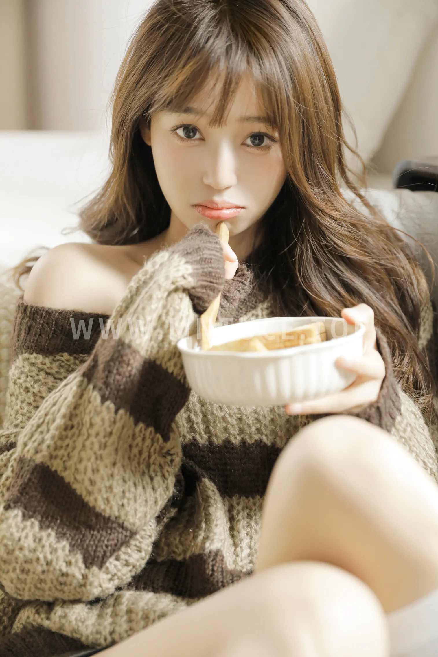[艺图语] 2022.12.05 Vol.2606 – 咖色系的秋天 郑湘湘#[22P]-7