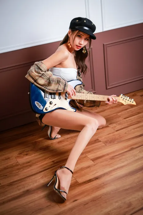 [爱美足] NO.095 長腿美模 黃韻霏 短褲 高跟美腿外拍 街拍#[79P]-5