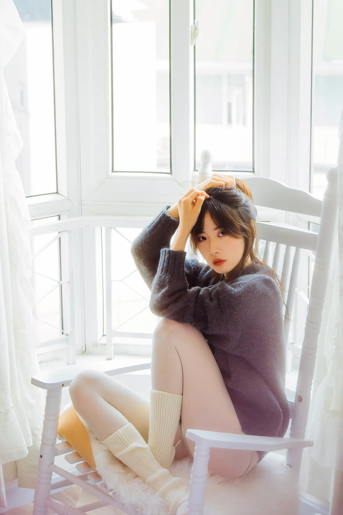 [艺图语] 2022.12.14 Vol.2677 – 空白格 梨涡允允#[23P]-6