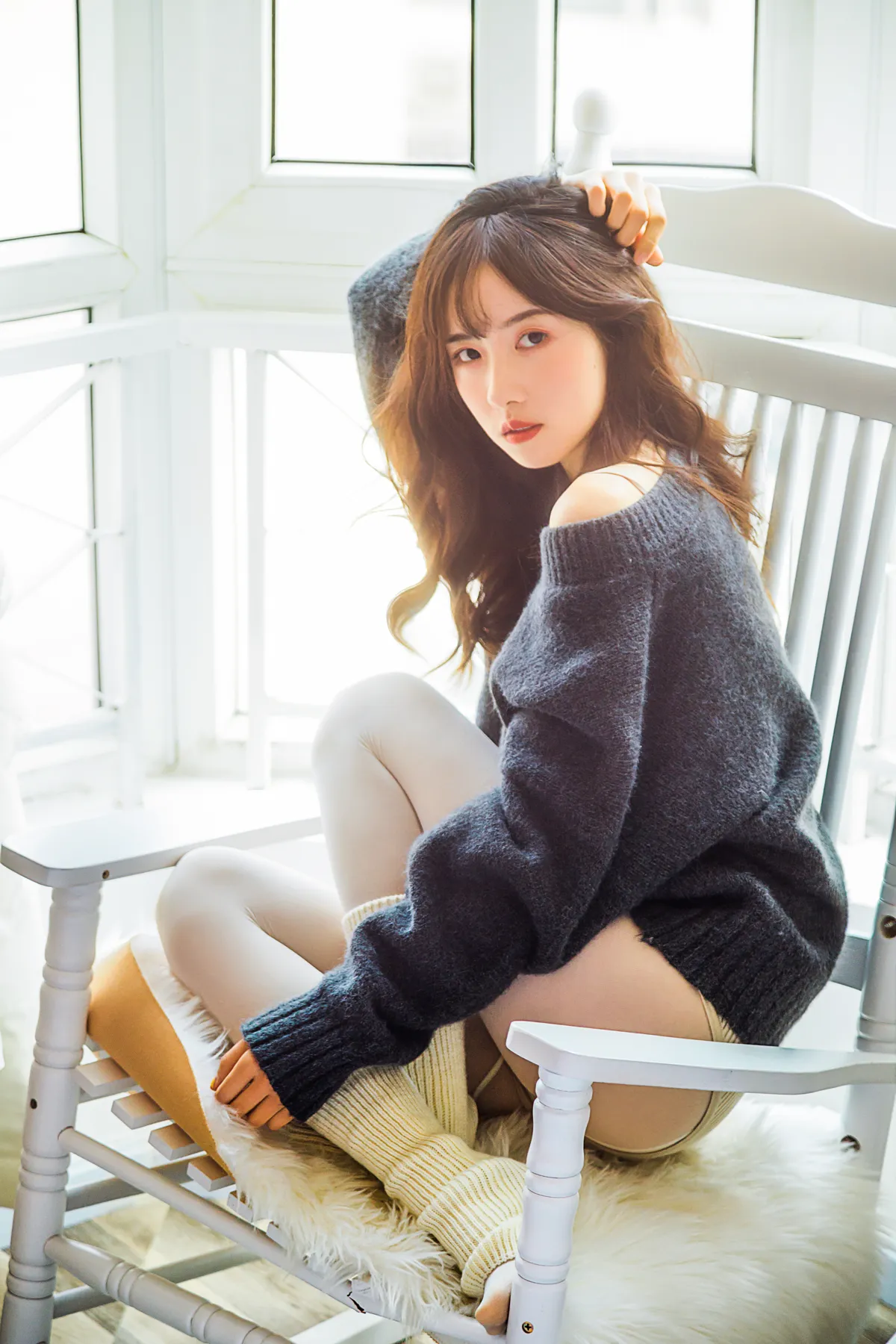 [艺图语] 2022.12.14 Vol.2677 – 空白格 梨涡允允#[23P]-8