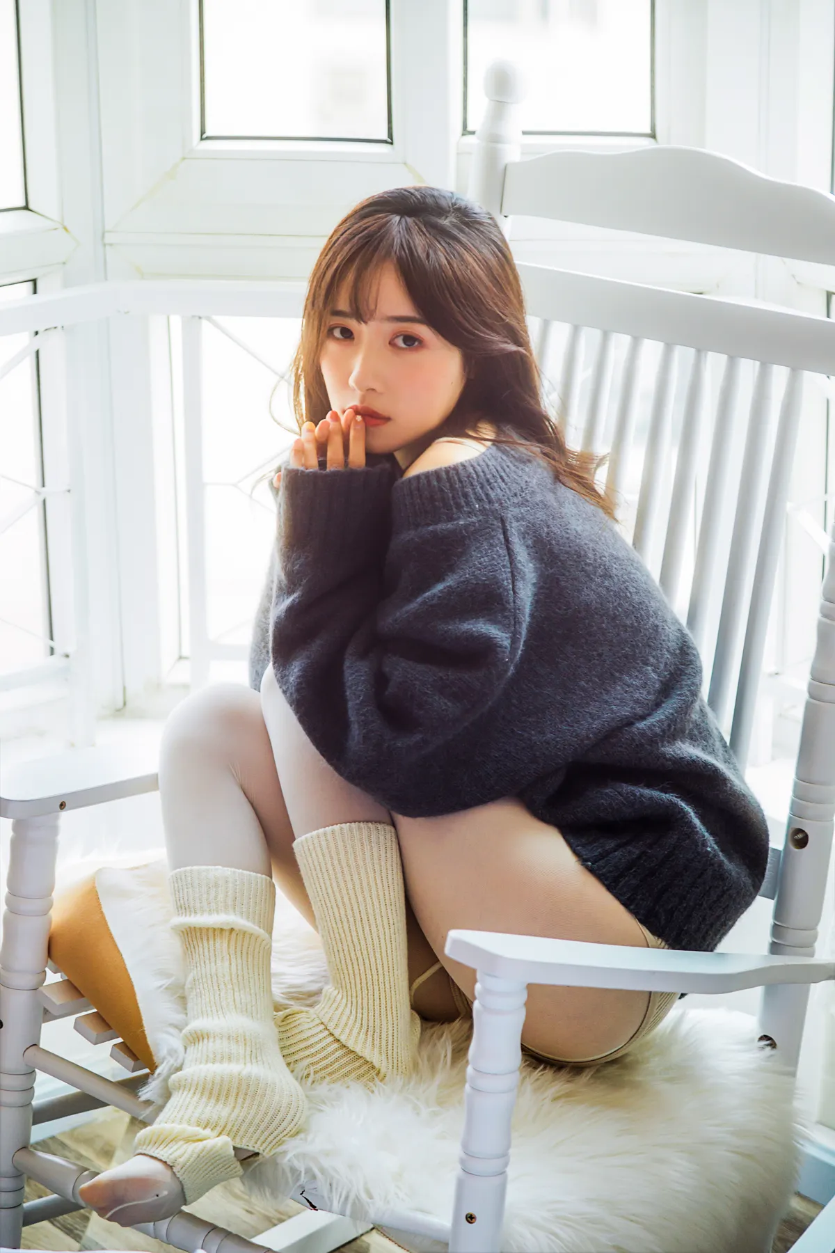 [艺图语] 2022.12.14 Vol.2677 – 空白格 梨涡允允#[23P]-9