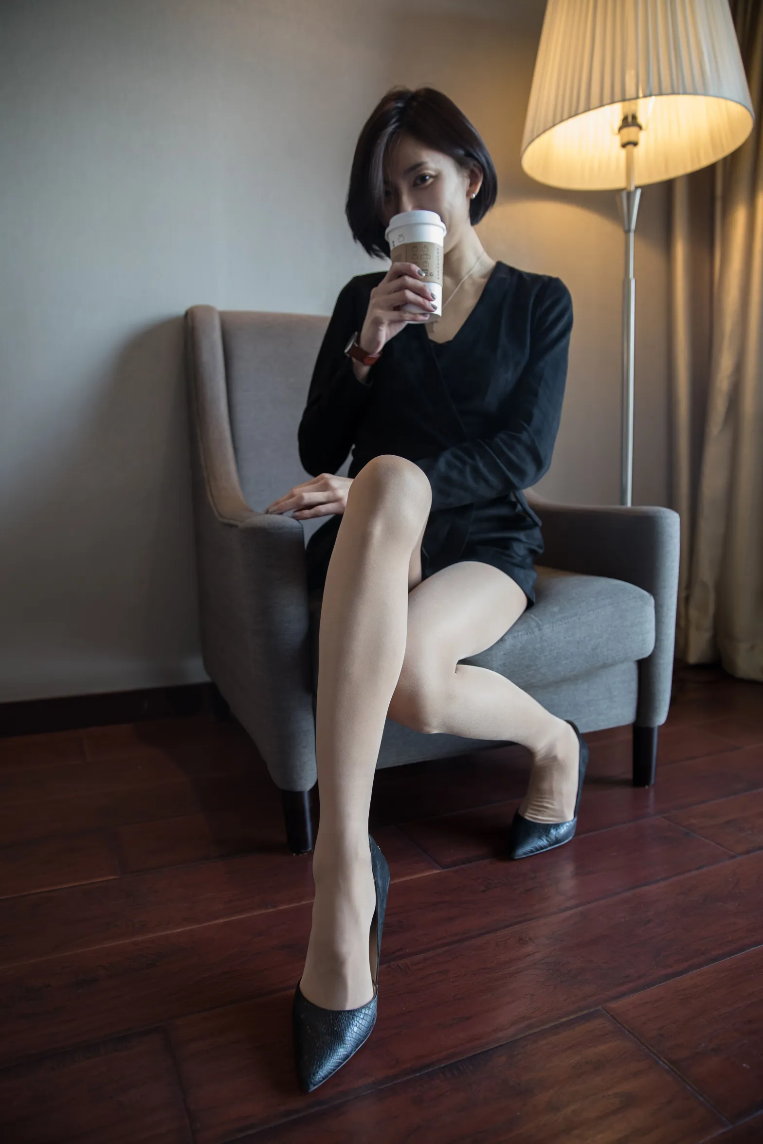 [爱美足] NO.120 酒店骨感美女肉丝高跟 街拍#[88P]-1