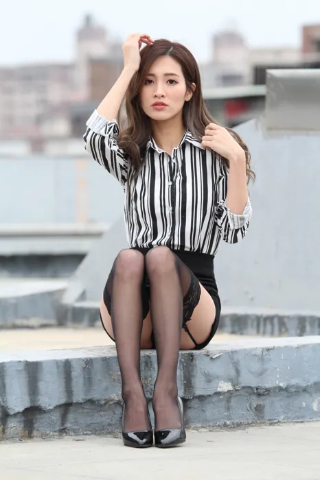 [爱美足] NO.025 长腿美模 张筱 性感黑丝外拍 街拍#[93P]-4