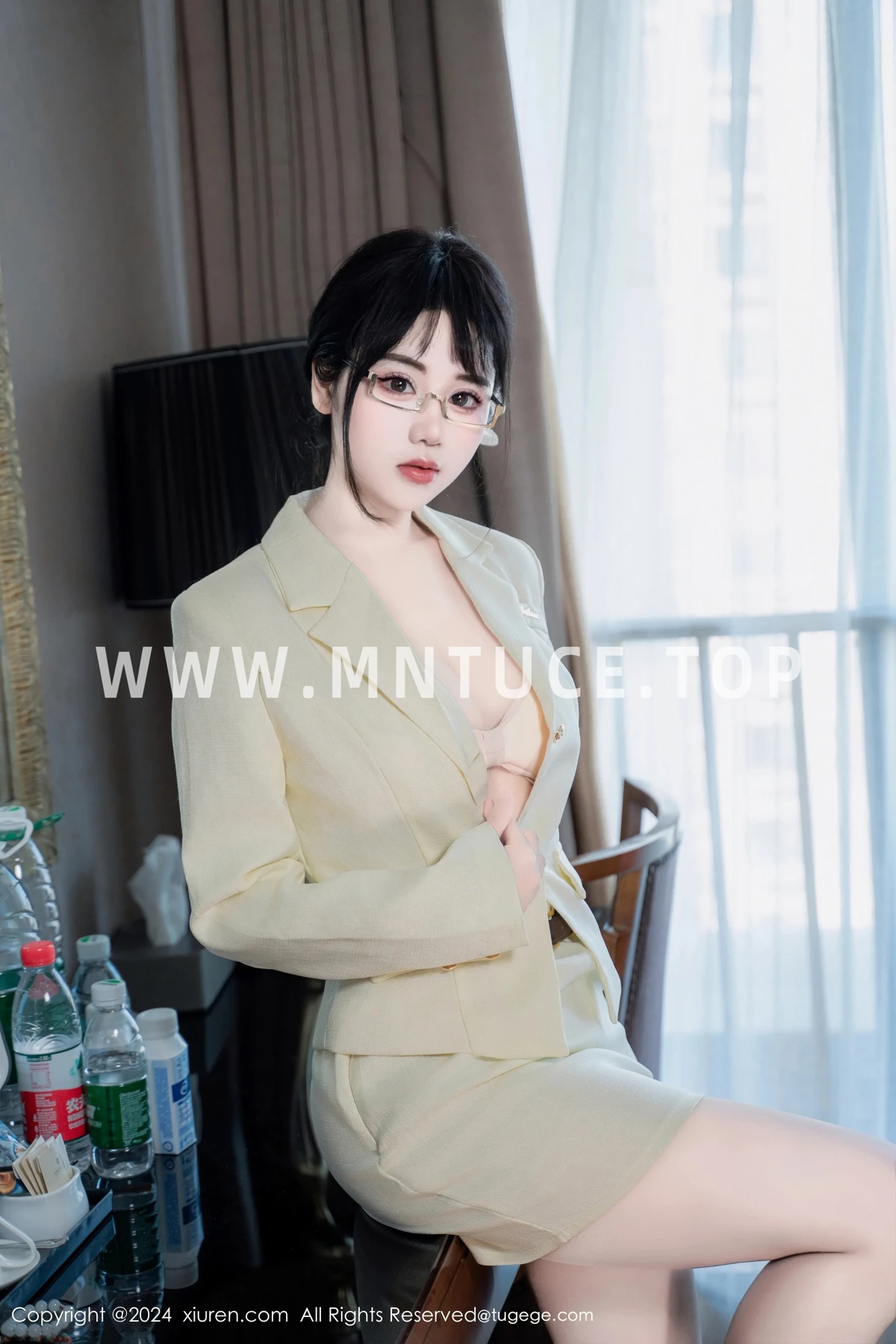 [秀人网] 2024.06.18 No.8717 汐汐爱吃草莓#[87P]-1