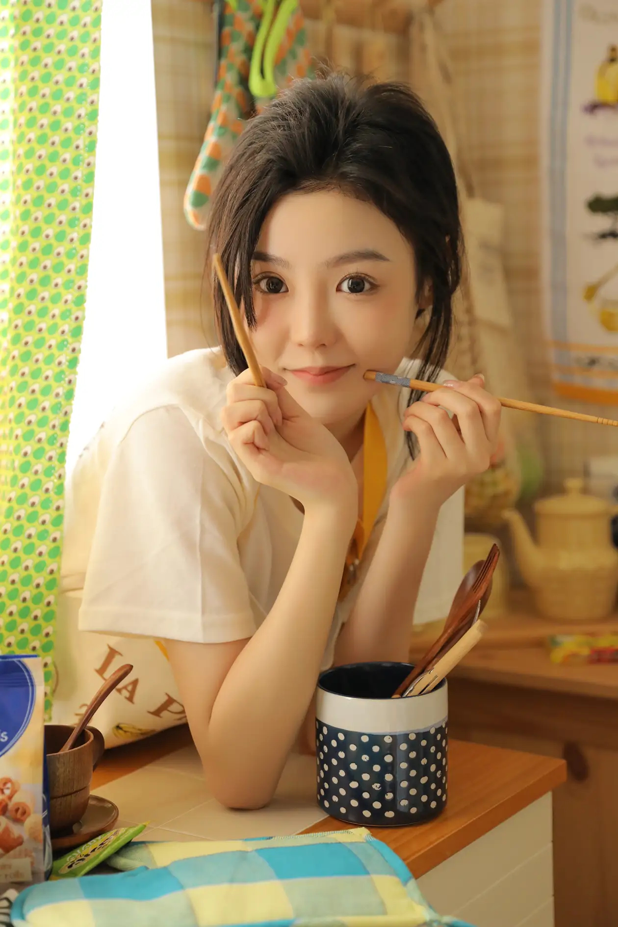 [艺图语] 2022.07.07 Vol.1403 – 橙味小厨娘 苡萱mua#[43P]-1