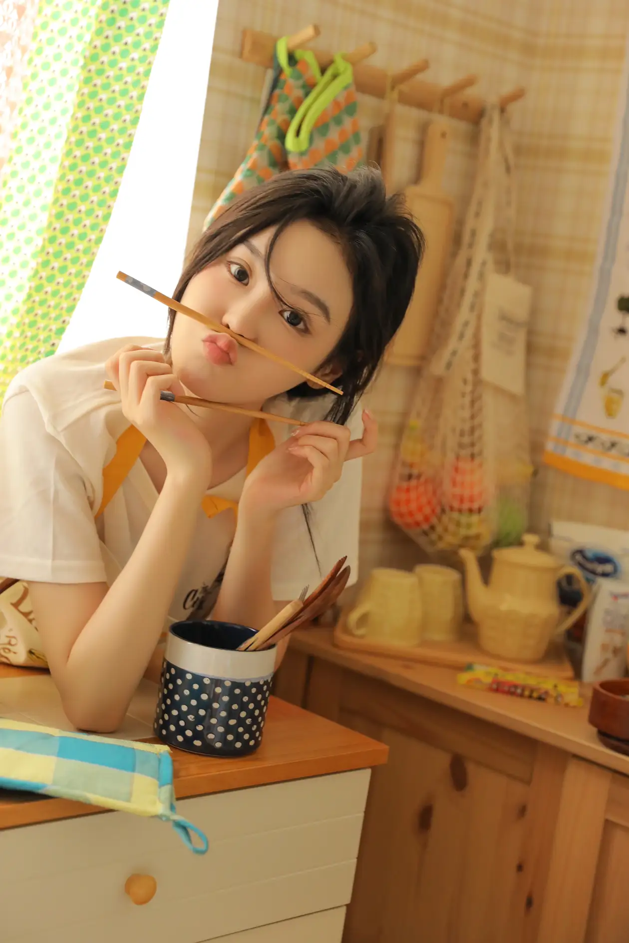 [艺图语] 2022.07.07 Vol.1403 – 橙味小厨娘 苡萱mua#[43P]-2