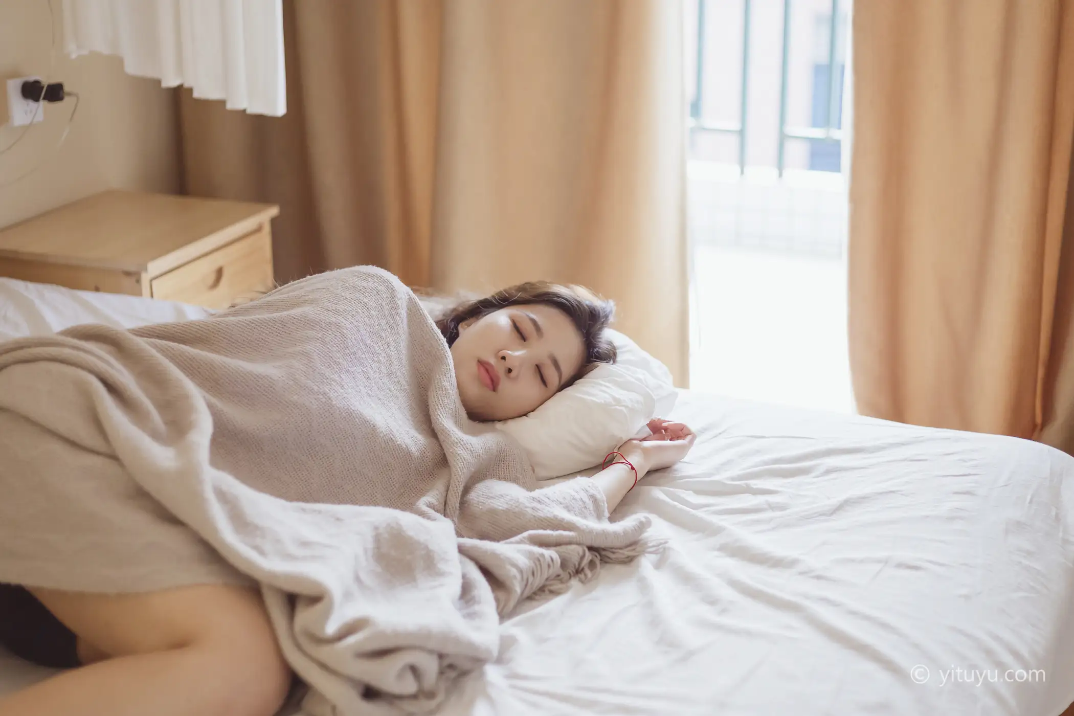 [艺图语] 2021.07.07 Vol.086 – 独自醒来 Jenny#[36P]-7