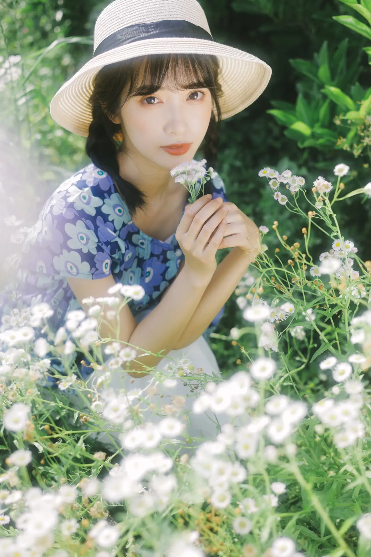 [艺图语] 2022.07.06 Vol.1393 – 初夏的花海 一只阿梦崽#[35P]-1