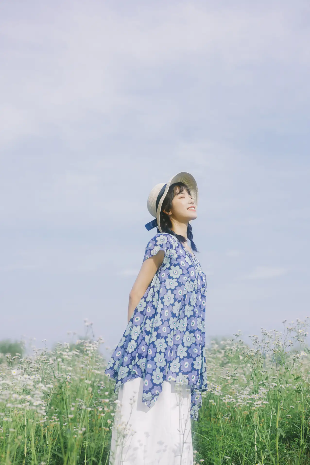 [艺图语] 2022.07.06 Vol.1393 – 初夏的花海 一只阿梦崽#[35P]-1