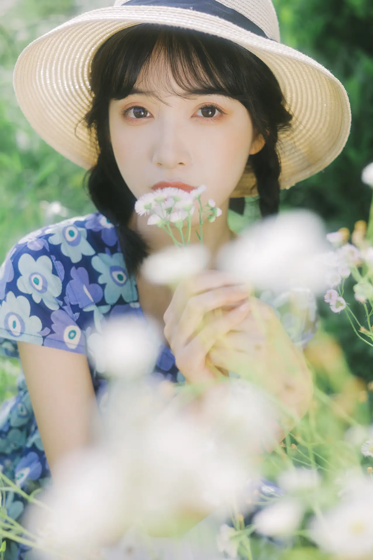 [艺图语] 2022.07.06 Vol.1393 – 初夏的花海 一只阿梦崽#[35P]-1