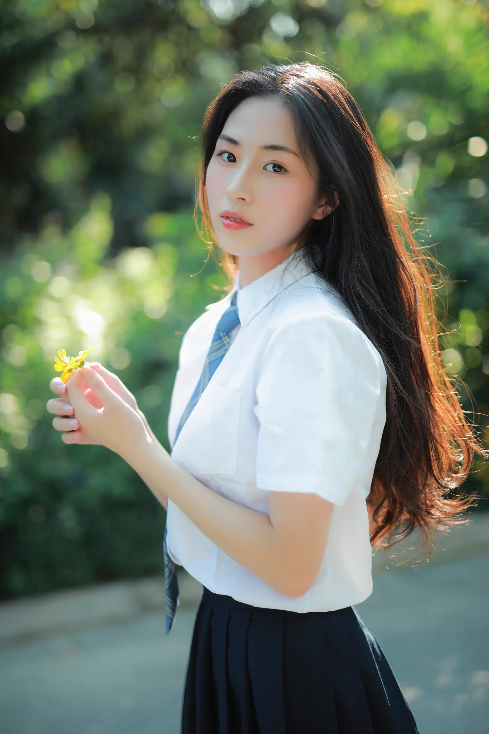 [艺图语] 2022.07.02 Vol.1350 – 风很温柔，花很鲜艳 一帆#[22P]-1