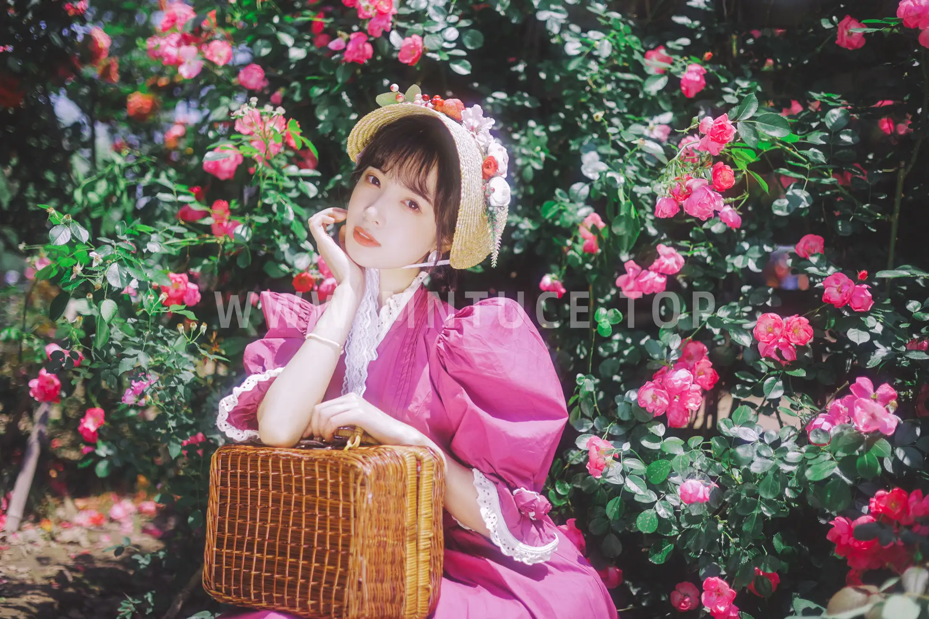 [艺图语] 2022.06.17 Vol.1206 – 少女的裙摆 一只阿梦崽#[42P]-8