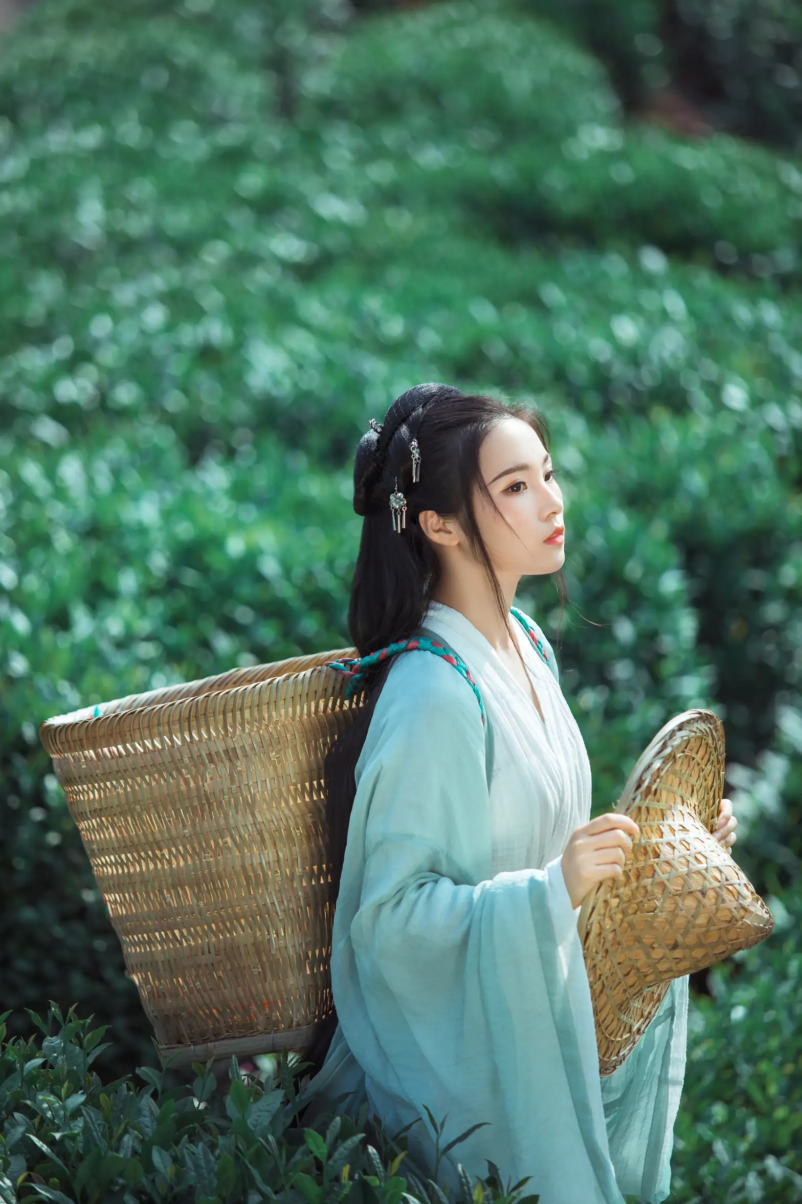 [艺图语] 2022.05.26 Vol.0986 – 茶山 一个白鹿#[32P]-1