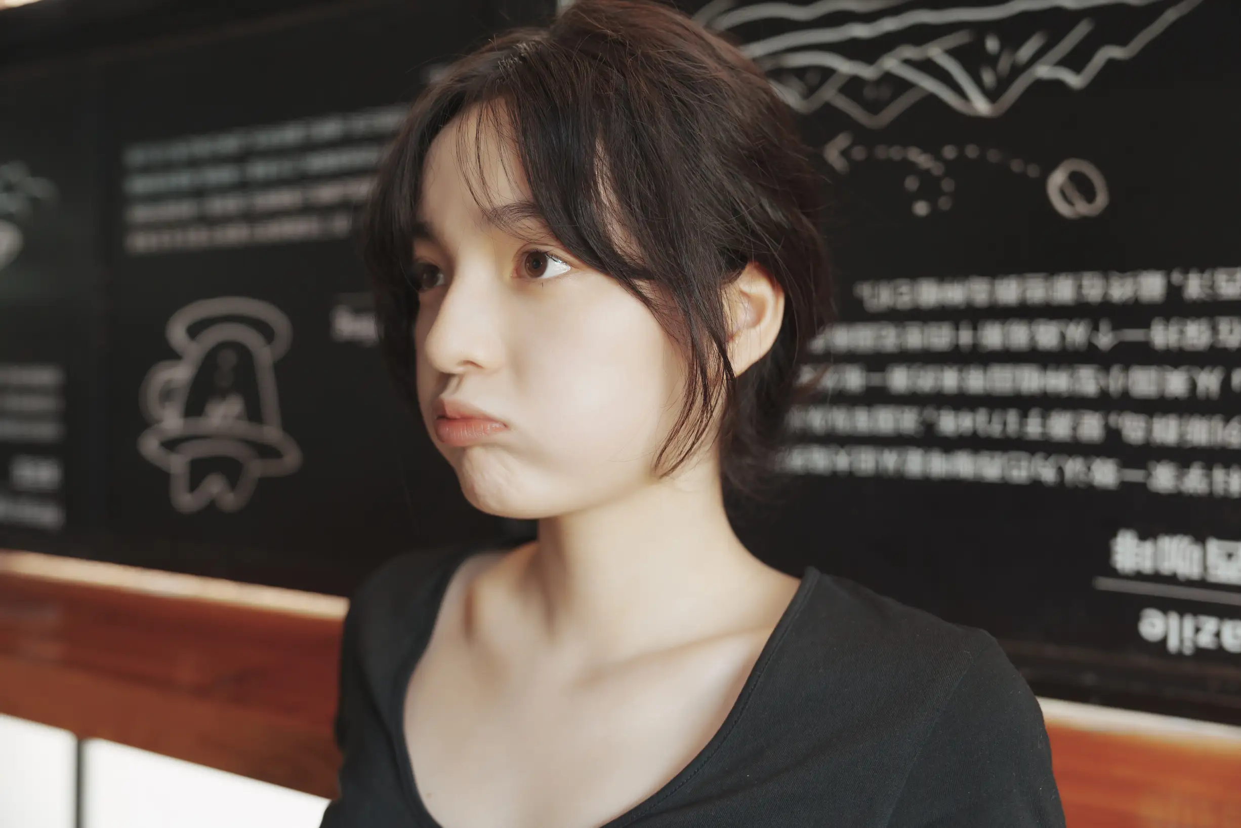 [艺图语] 2022.09.11 Vol.1924 – 咖啡屋里的素颜女孩 dudu#[32P]-2