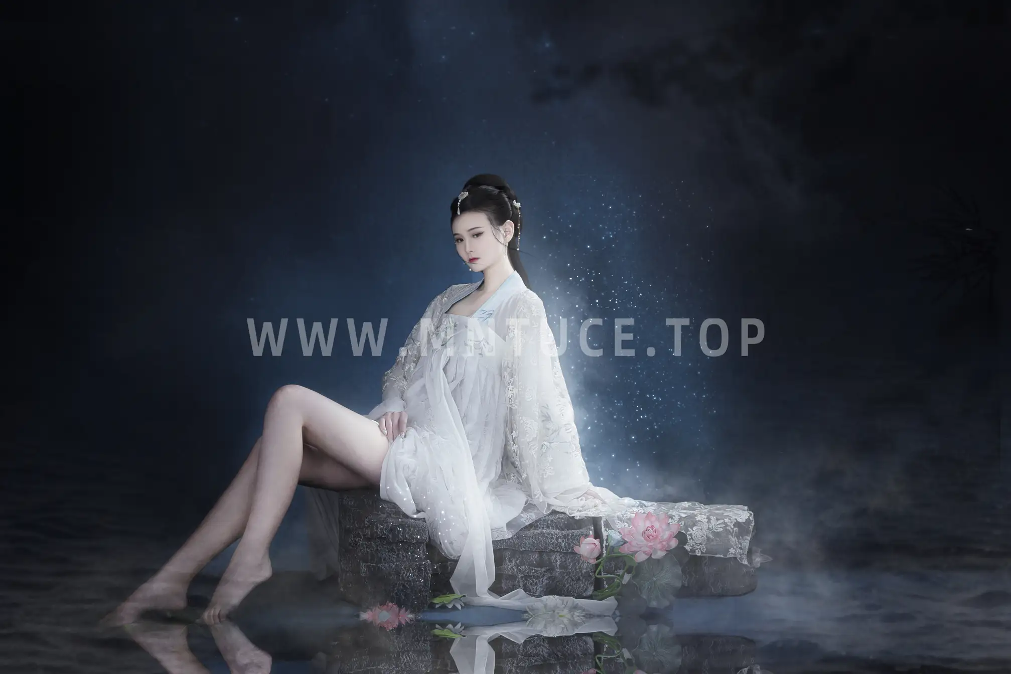 [艺图语] 2022.01.26 Vol.711 – 月中行 欣宝#[22P]-10