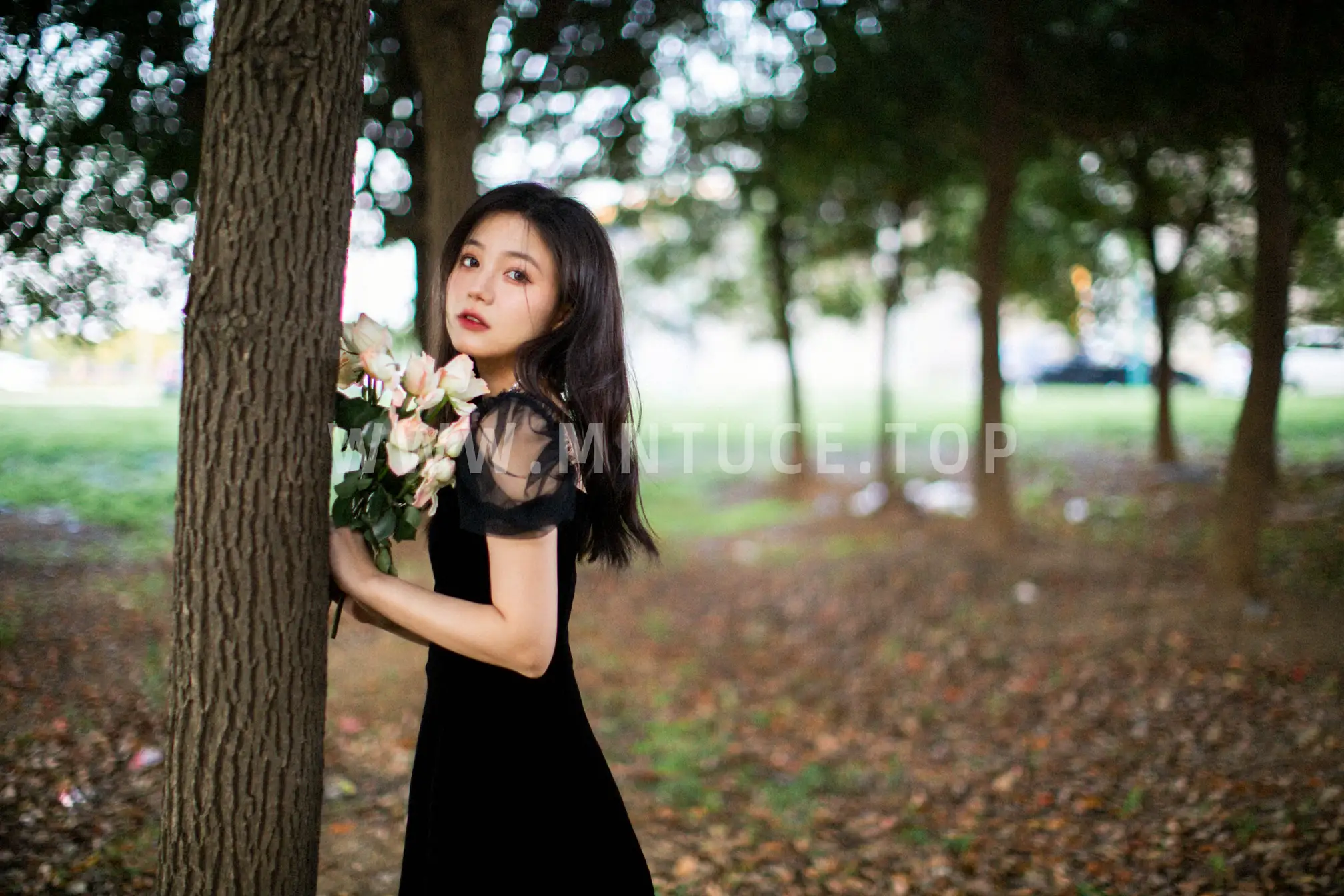 [艺图语] 2022.07.14 Vol.1475 – 少女与花 夏芸是只小考拉#[25P]-9