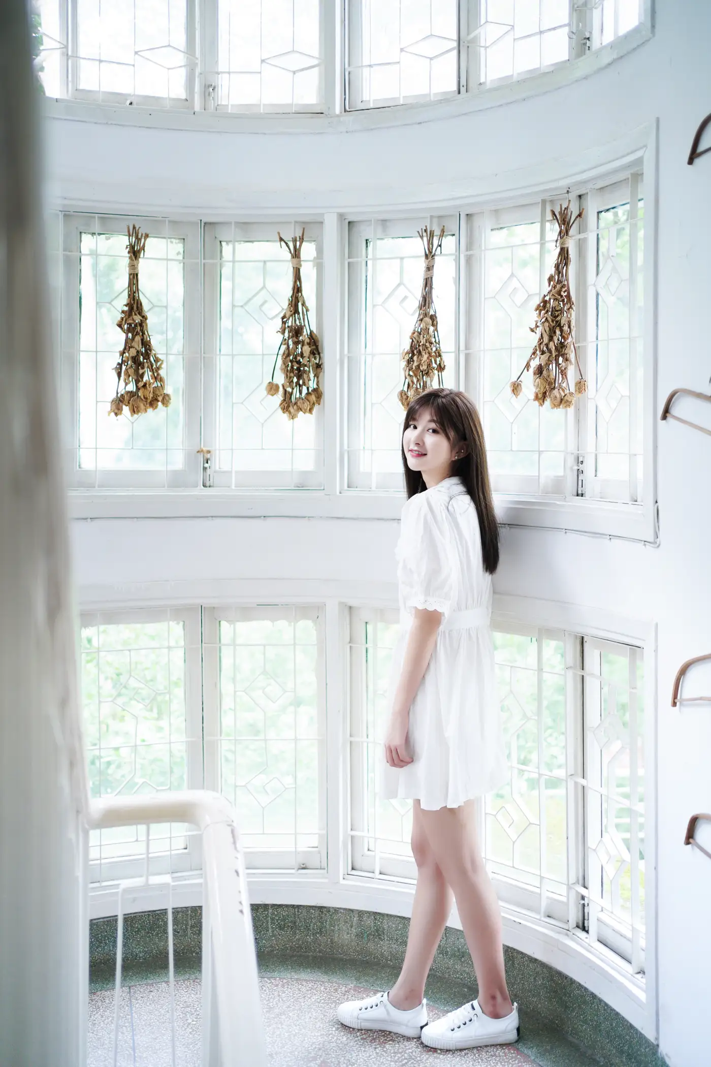 [艺图语] 2022.01.12 Vol.628 – 白色咖啡屋 吕陈#[28P]-1