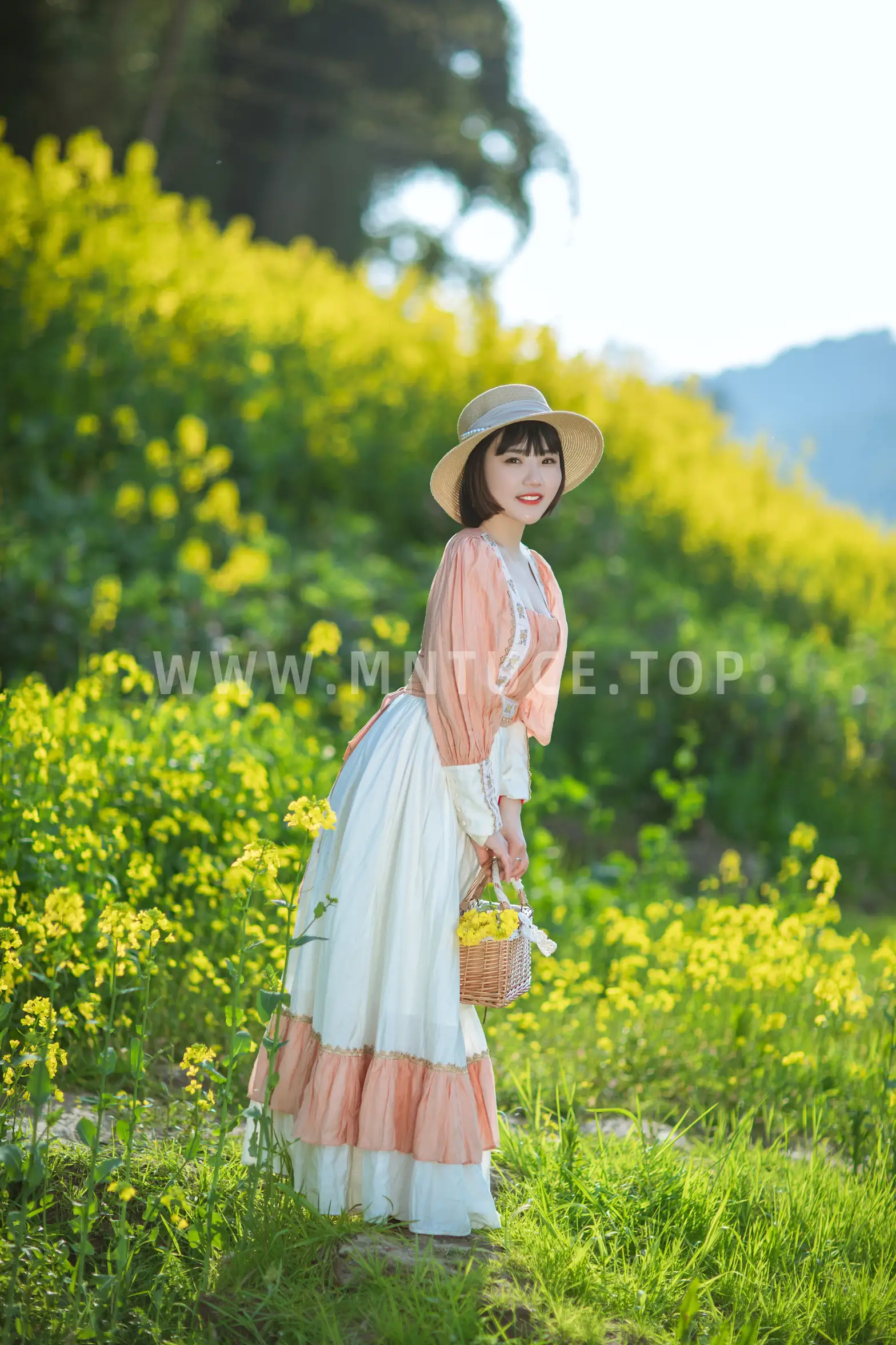 [艺图语] 2022.08.21 Vol.1753 – 春天里的姑娘 冬琴#[38P]-8