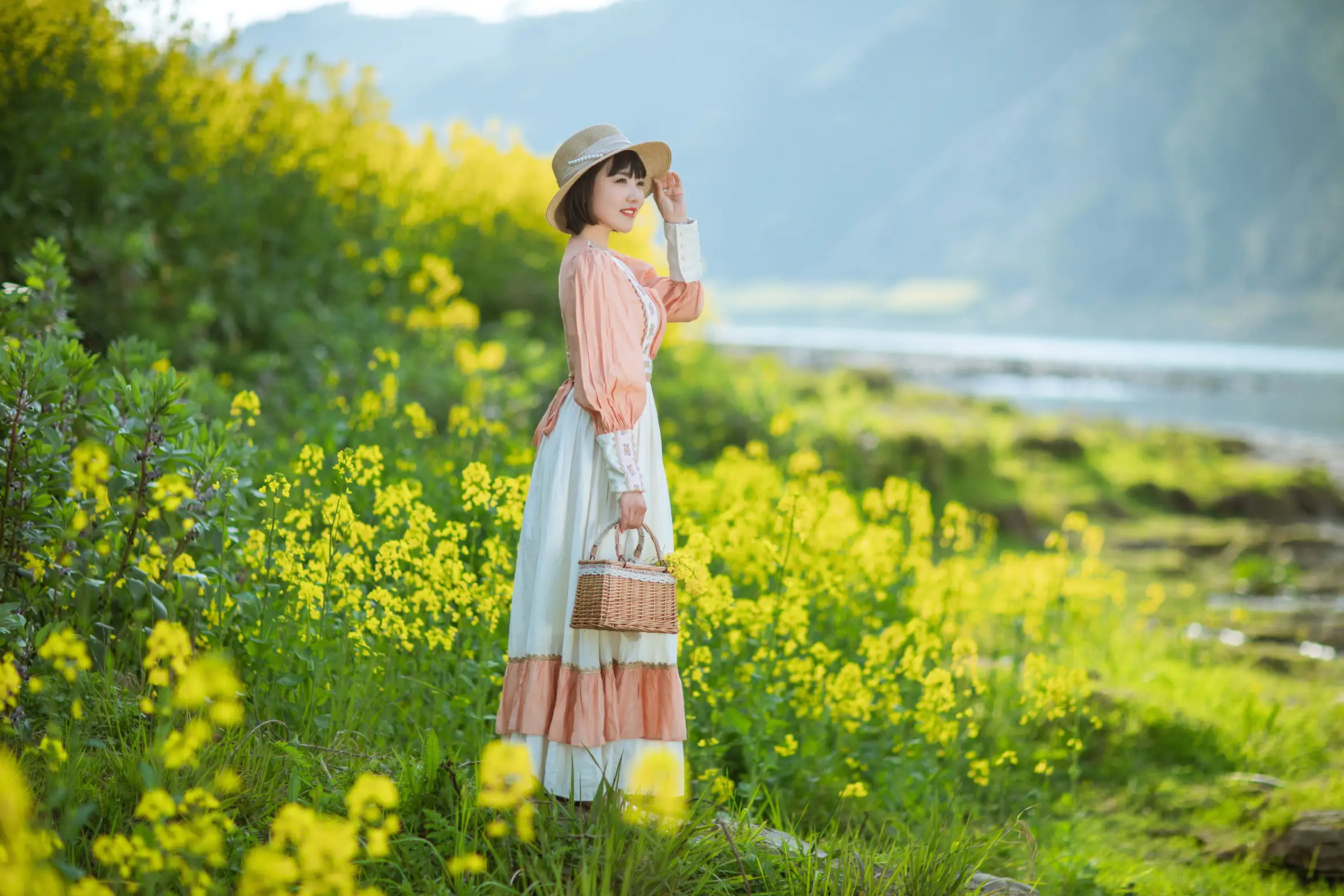 [艺图语] 2022.08.21 Vol.1753 – 春天里的姑娘 冬琴#[38P]-2