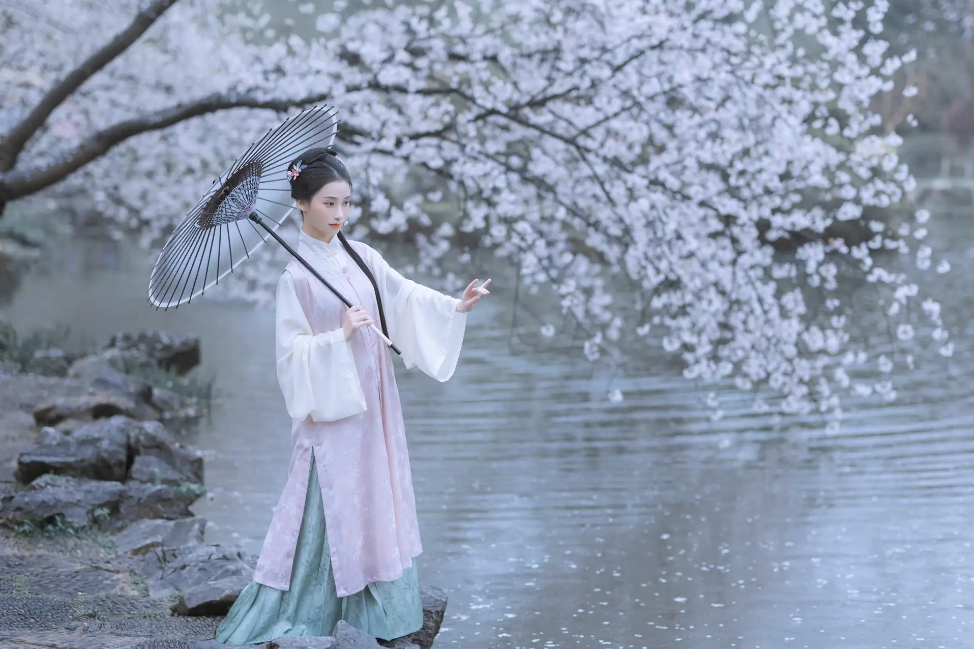 [艺图语] 2022.05.25 Vol.0984 – 雨樱花 眸小妖#[46P]-5