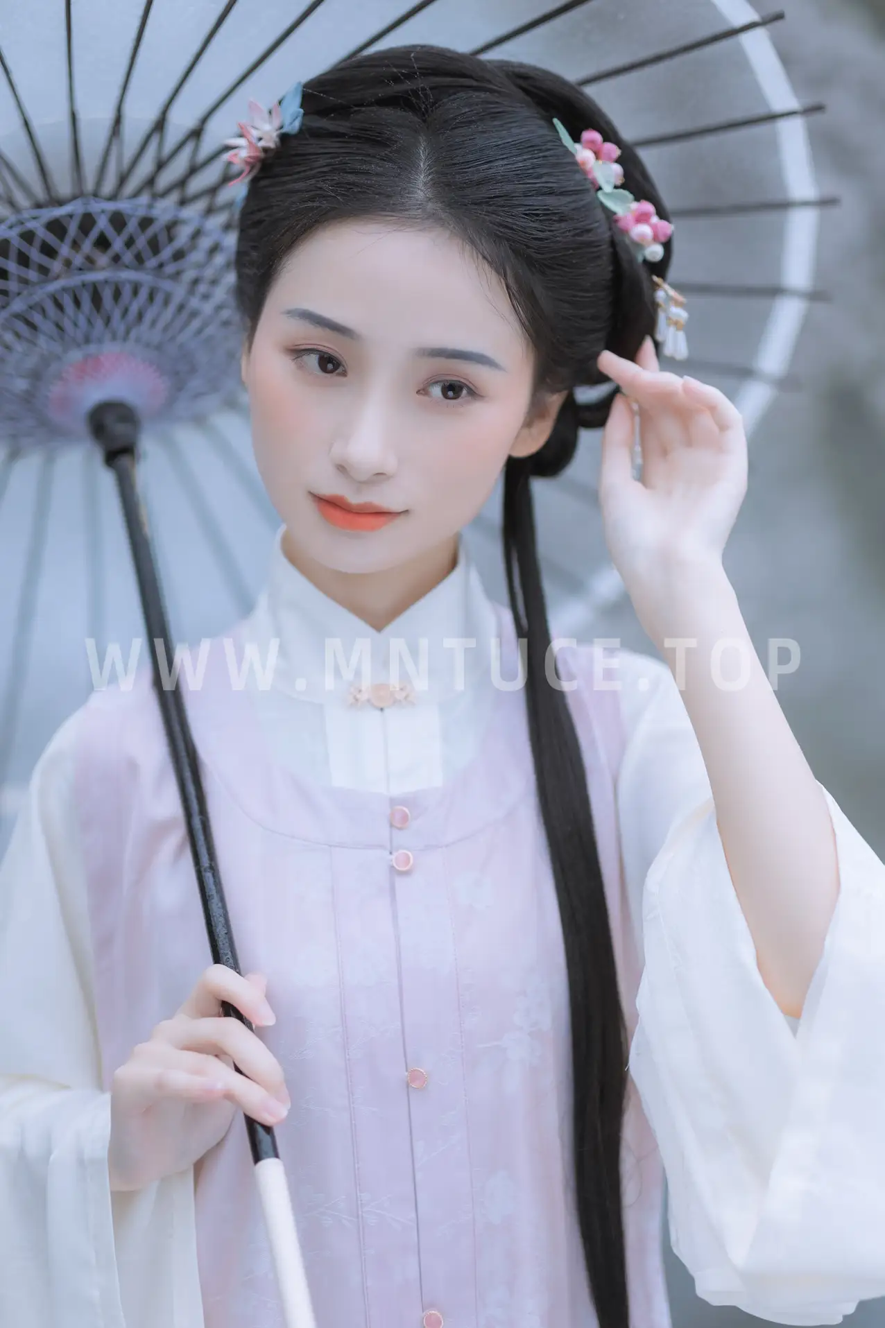 [艺图语] 2022.05.25 Vol.0984 – 雨樱花 眸小妖#[46P]-2
