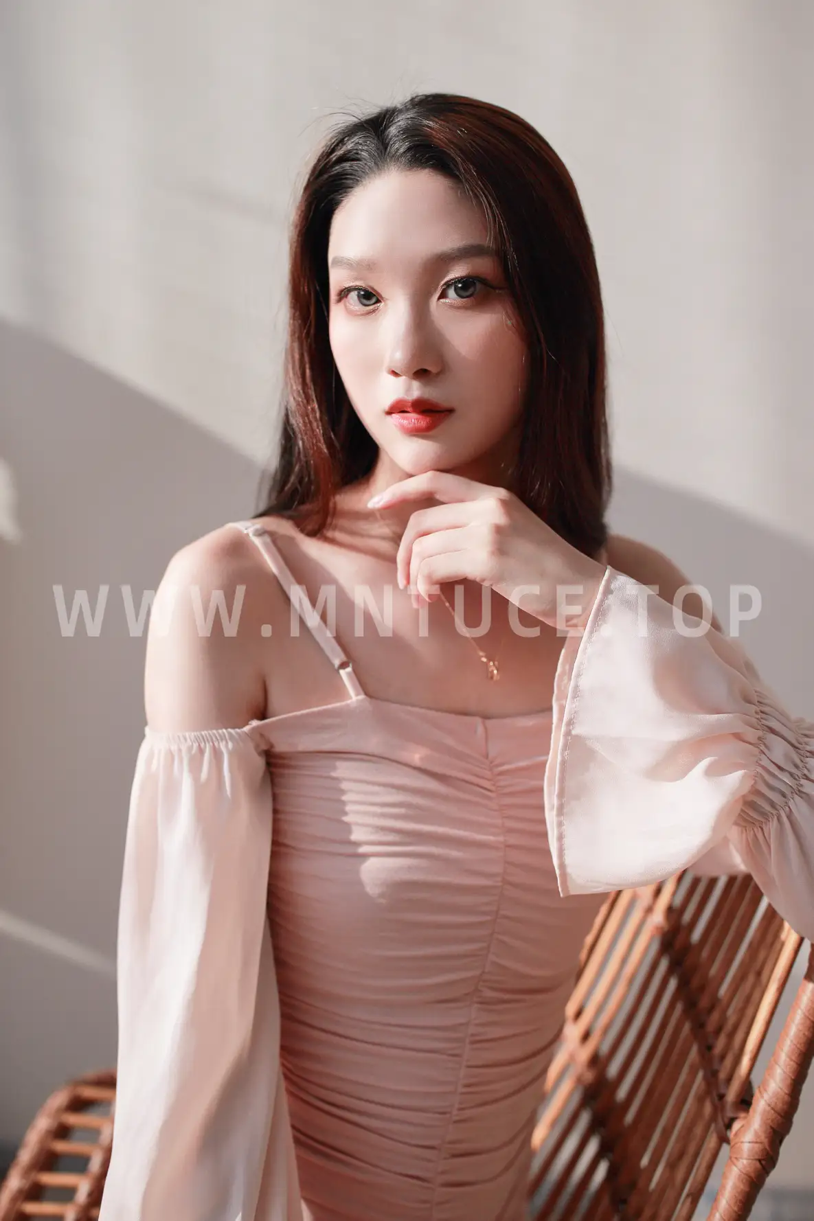 [艺图语] 2022.09.06 Vol.1880 – 光照的方向 馨馨#[22P]-8