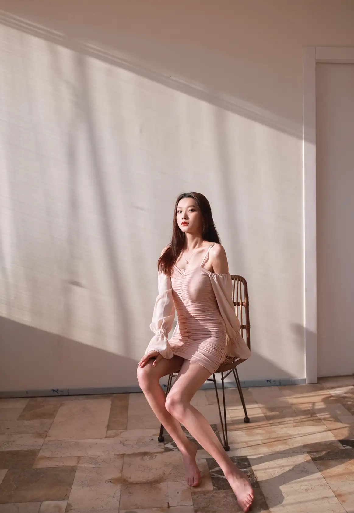 [艺图语] 2022.09.06 Vol.1880 – 光照的方向 馨馨#[22P]-5