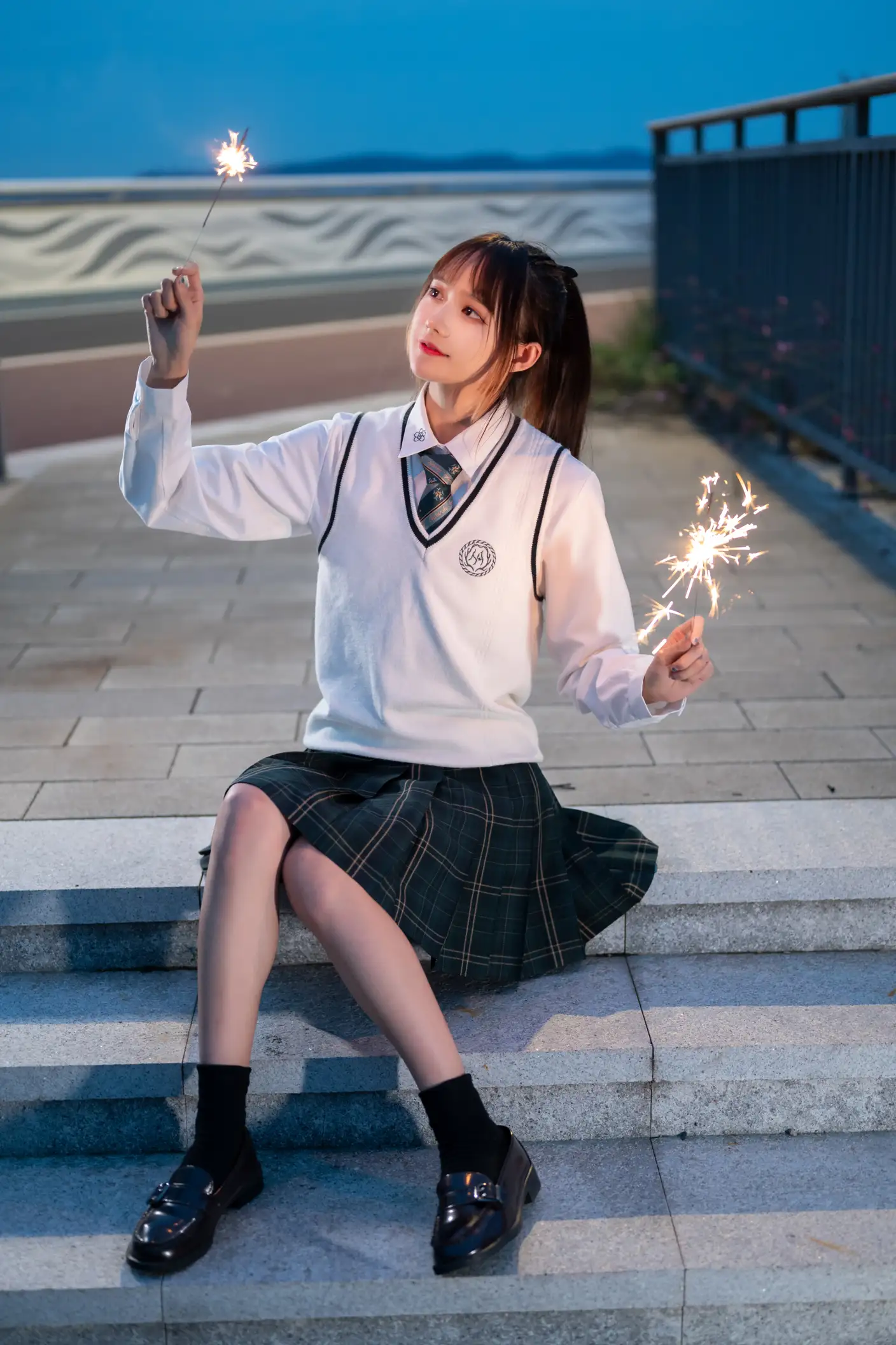 [艺图语] 2022.06.26 Vol.1294 – 青草味的河堤 兔子Zzz不吃胡萝卜#[26P]-2