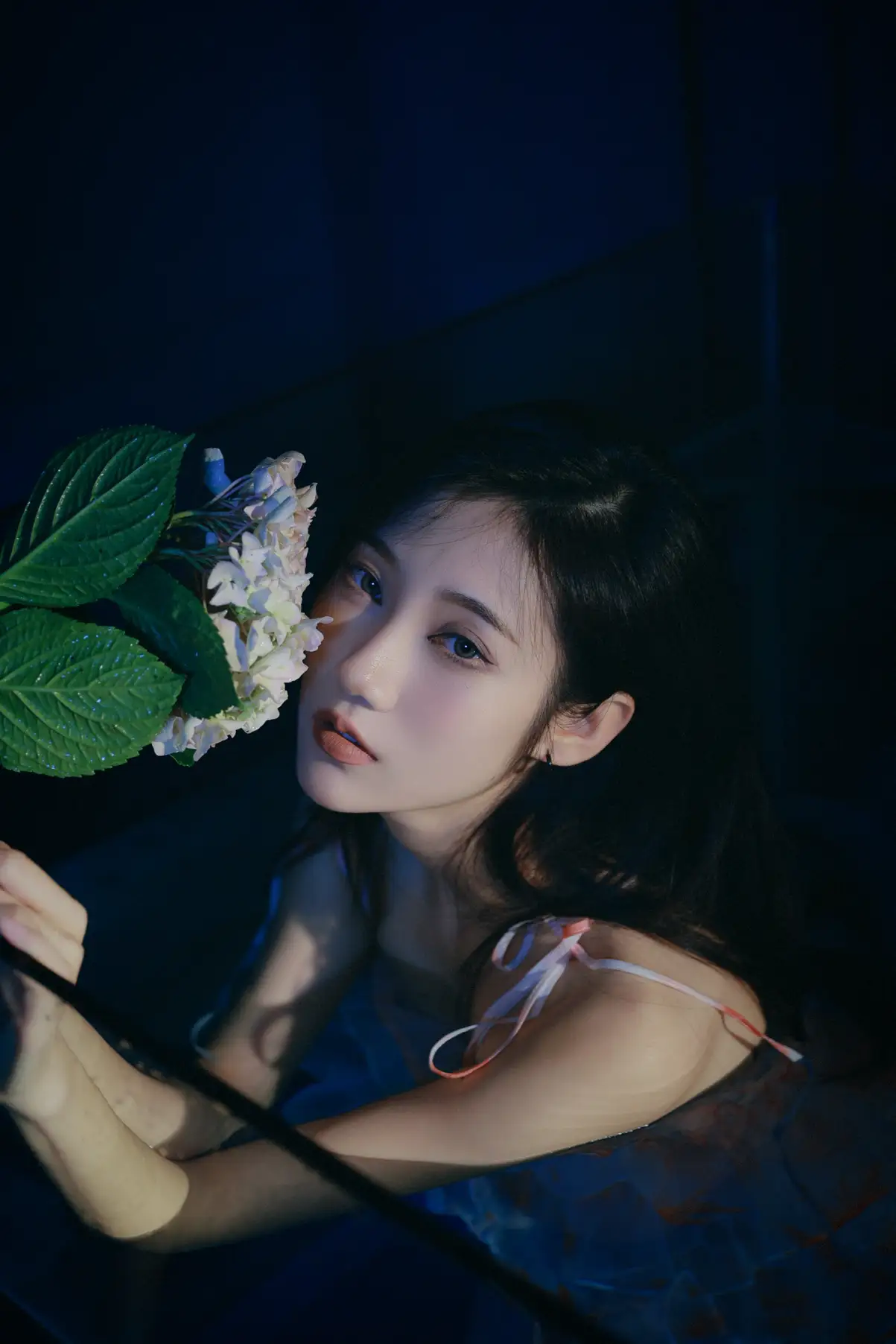 [艺图语] 2022.08.27 Vol.1806 – 有人喜欢蓝 阿万#[45P]-1