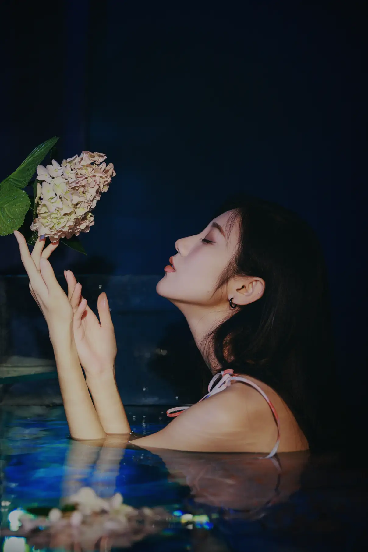 [艺图语] 2022.08.27 Vol.1806 – 有人喜欢蓝 阿万#[45P]-2